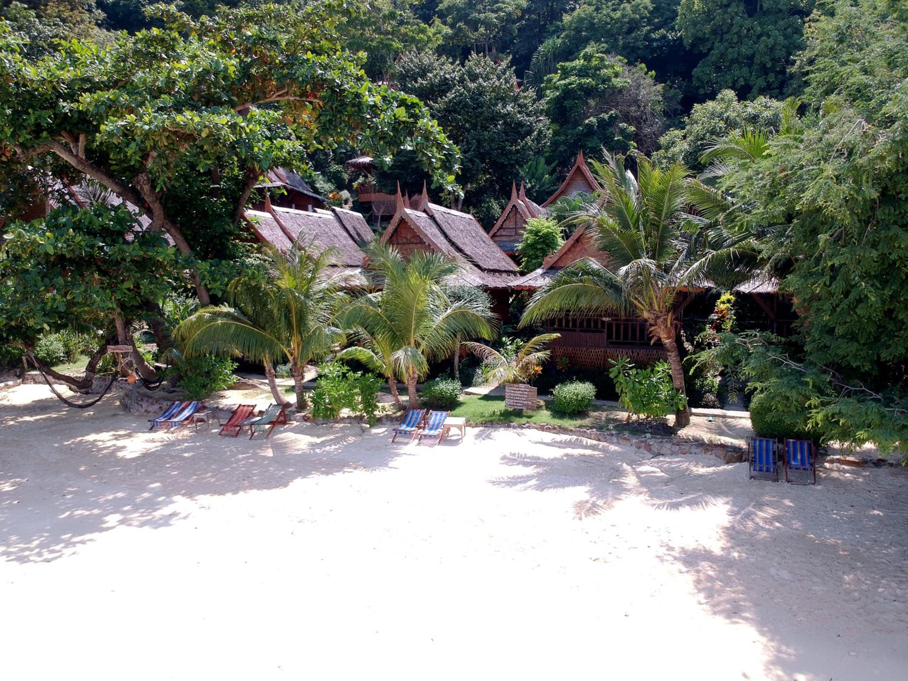 Beach Front Bungalow - Fan Room - Photo 7
