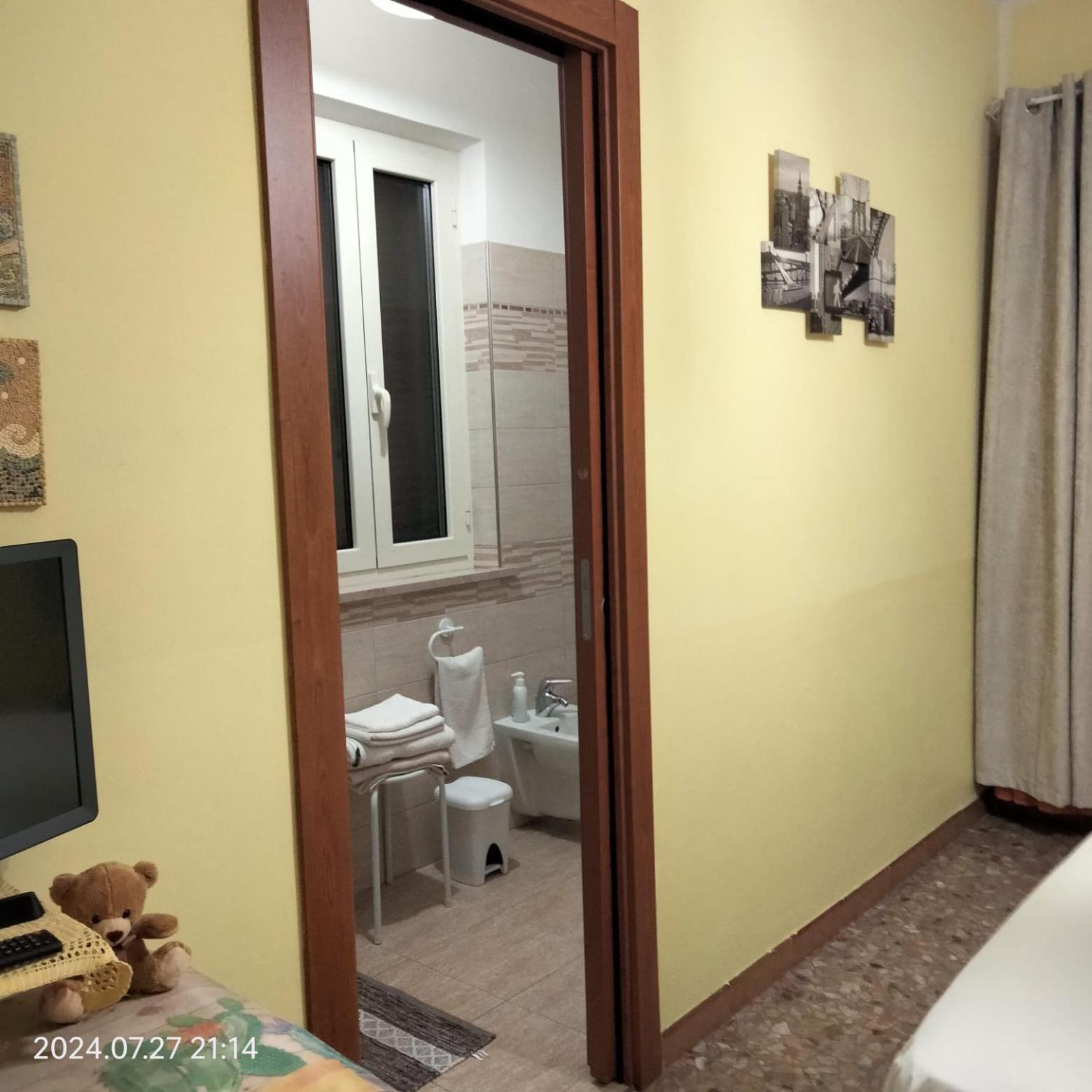Double Room with Private Bathroom photo 3
