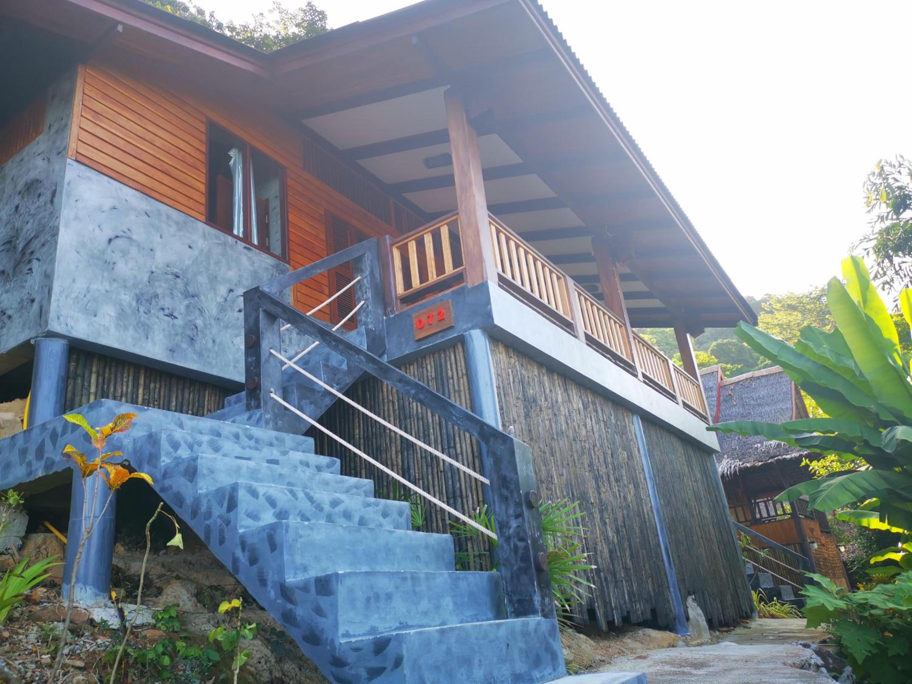 Two-Bedroom Bungalow -Air Conditioning - Photo 9