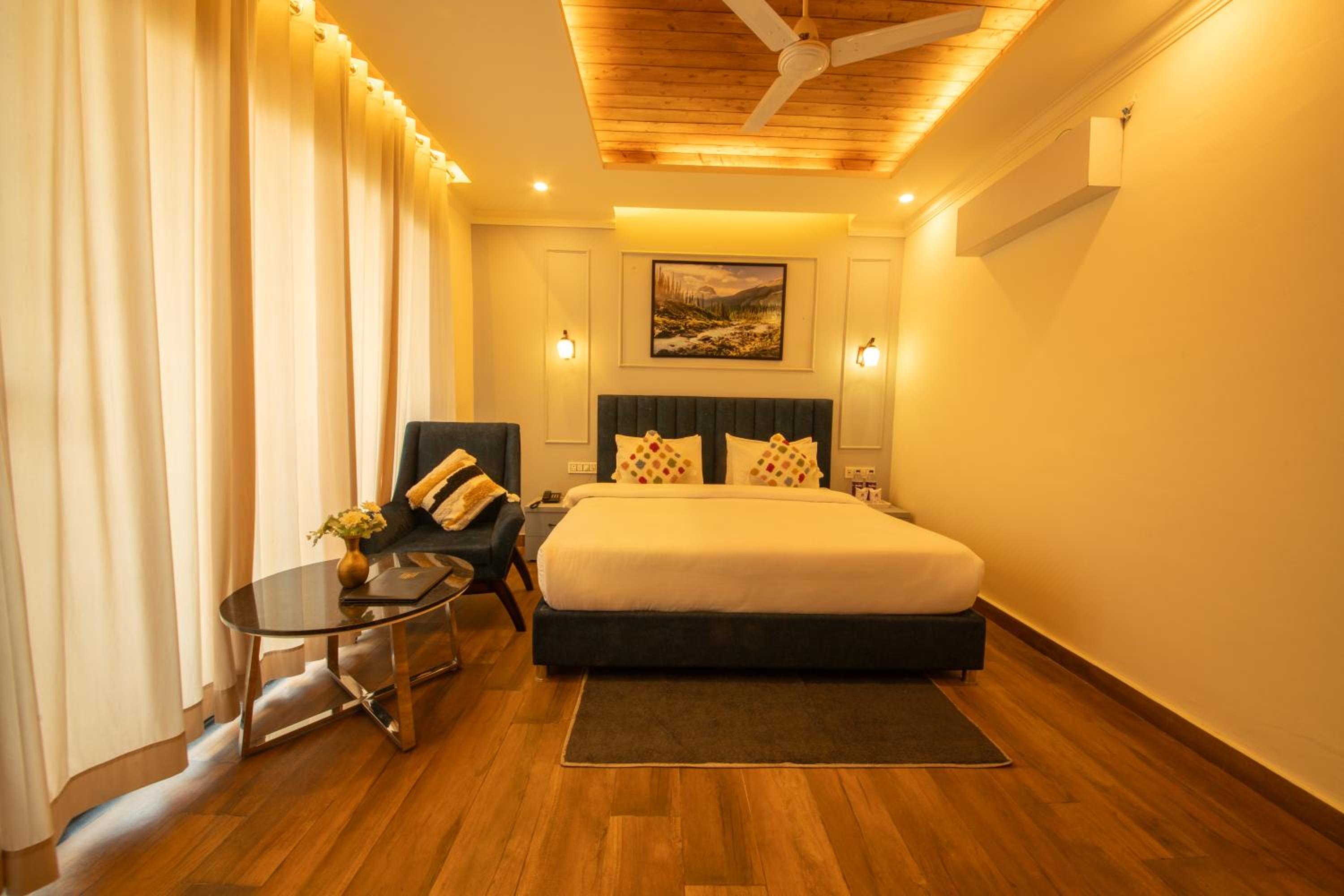 Deluxe Double Room with Balcony