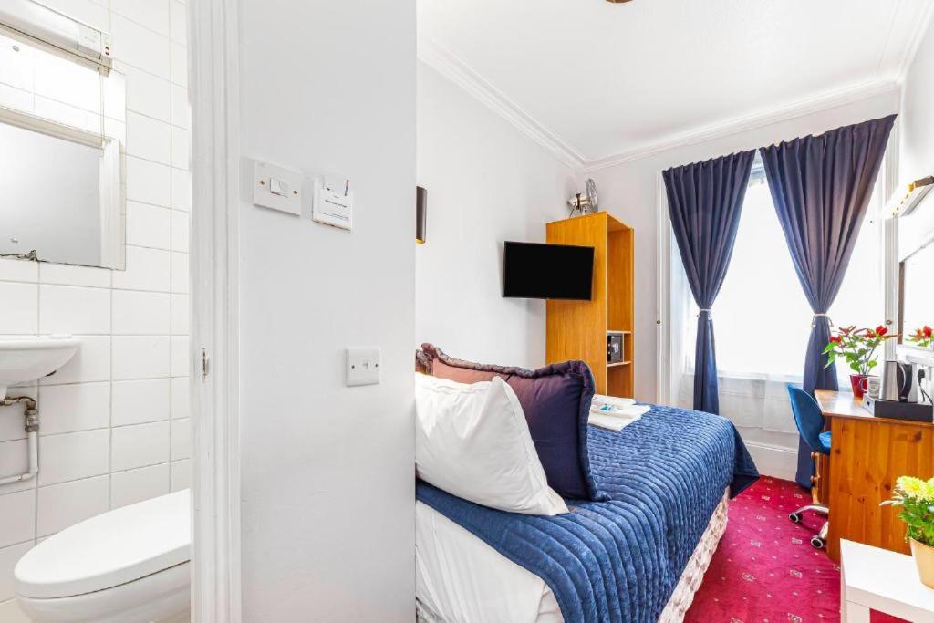 Large Double Room photo 3