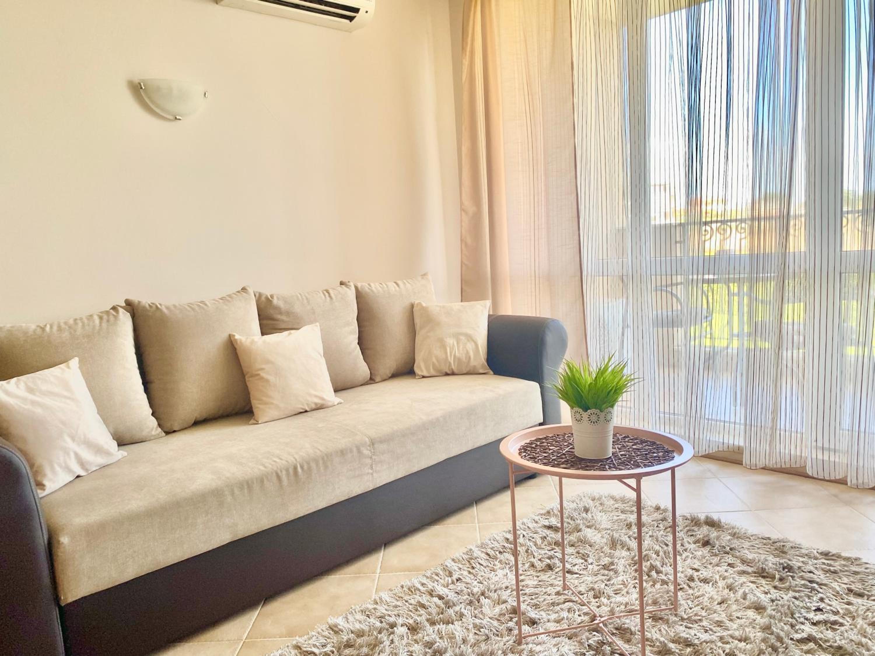 One-Bedroom Apartment with Sea View and Balcony photo 1