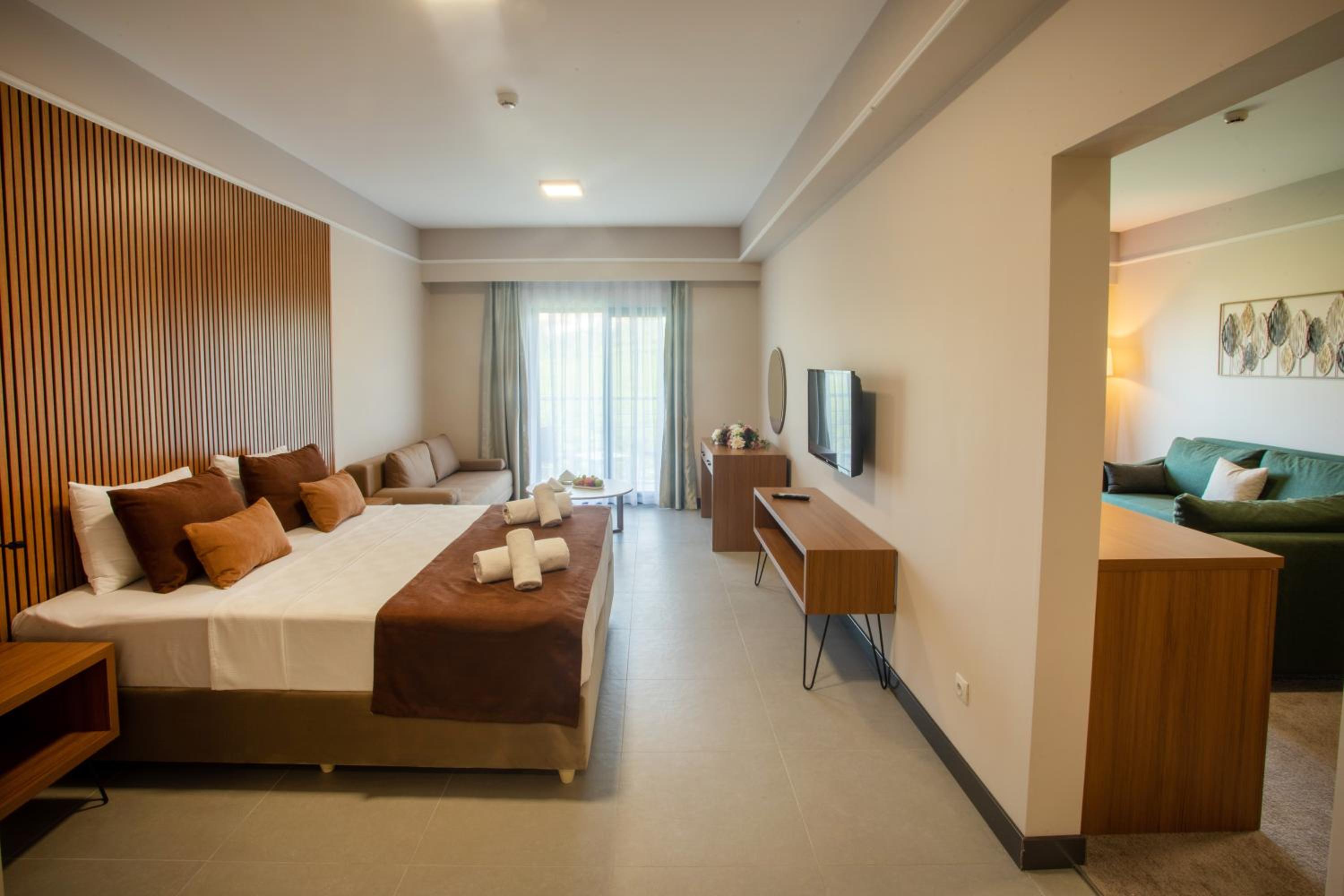 One-Bedroom Apartment - Photo 1