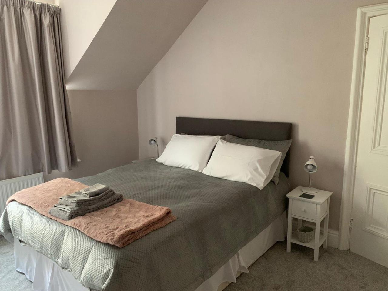 One-Bedroom Apartment photo 2