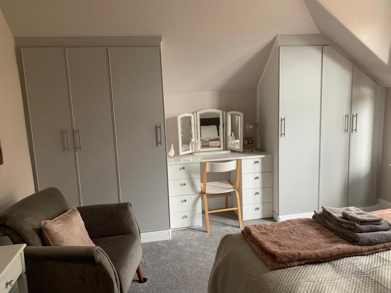 One-Bedroom Apartment photo 3