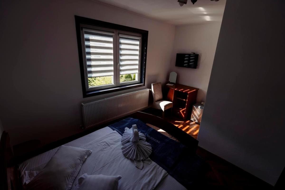Double Room with Private Bathroom - Photo 3