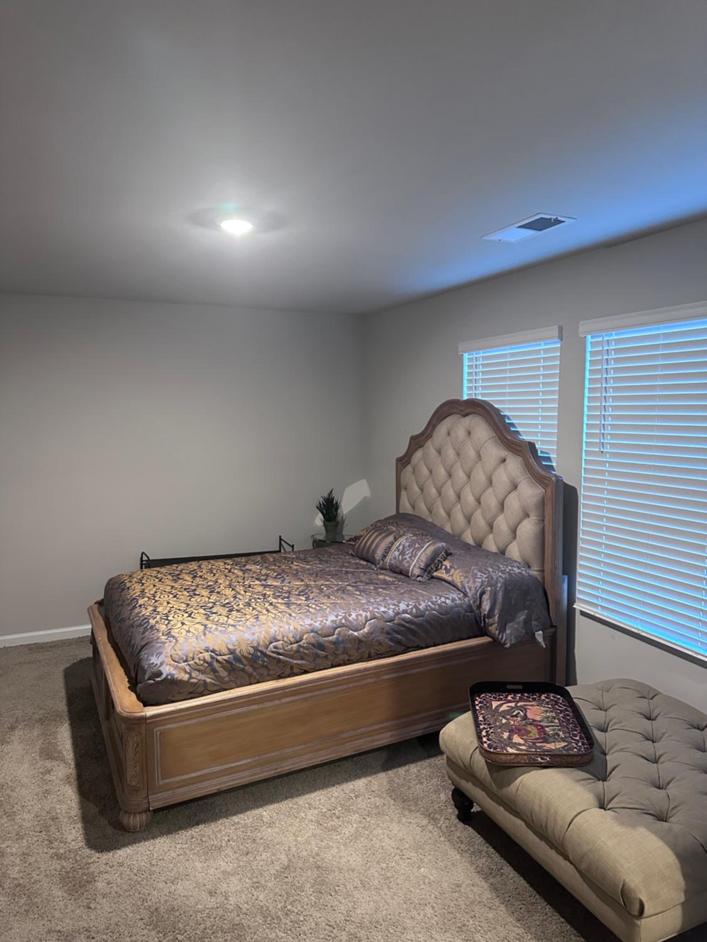 Five-Bedroom House photo 2