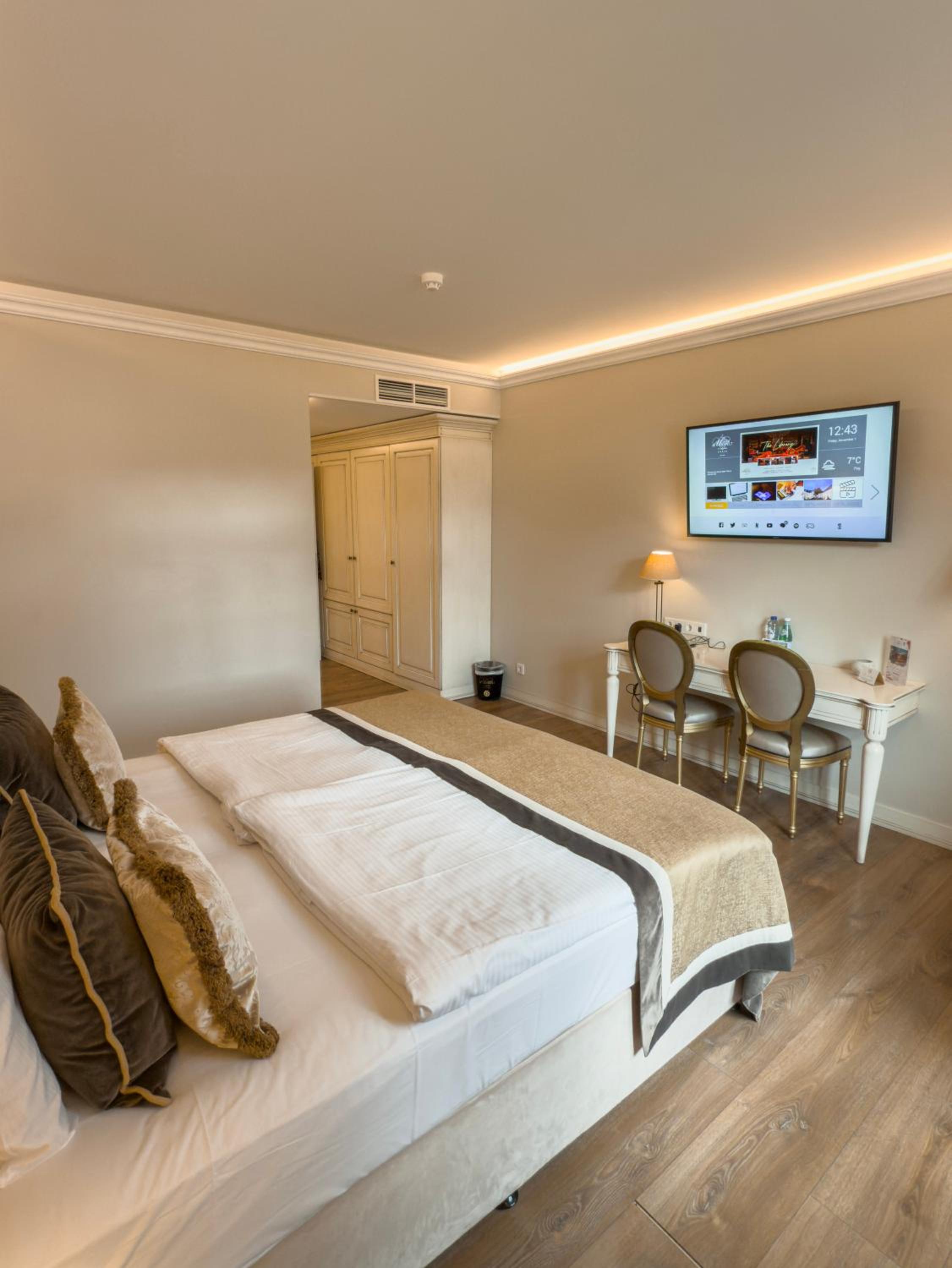 Superior Double Room - Photo 2