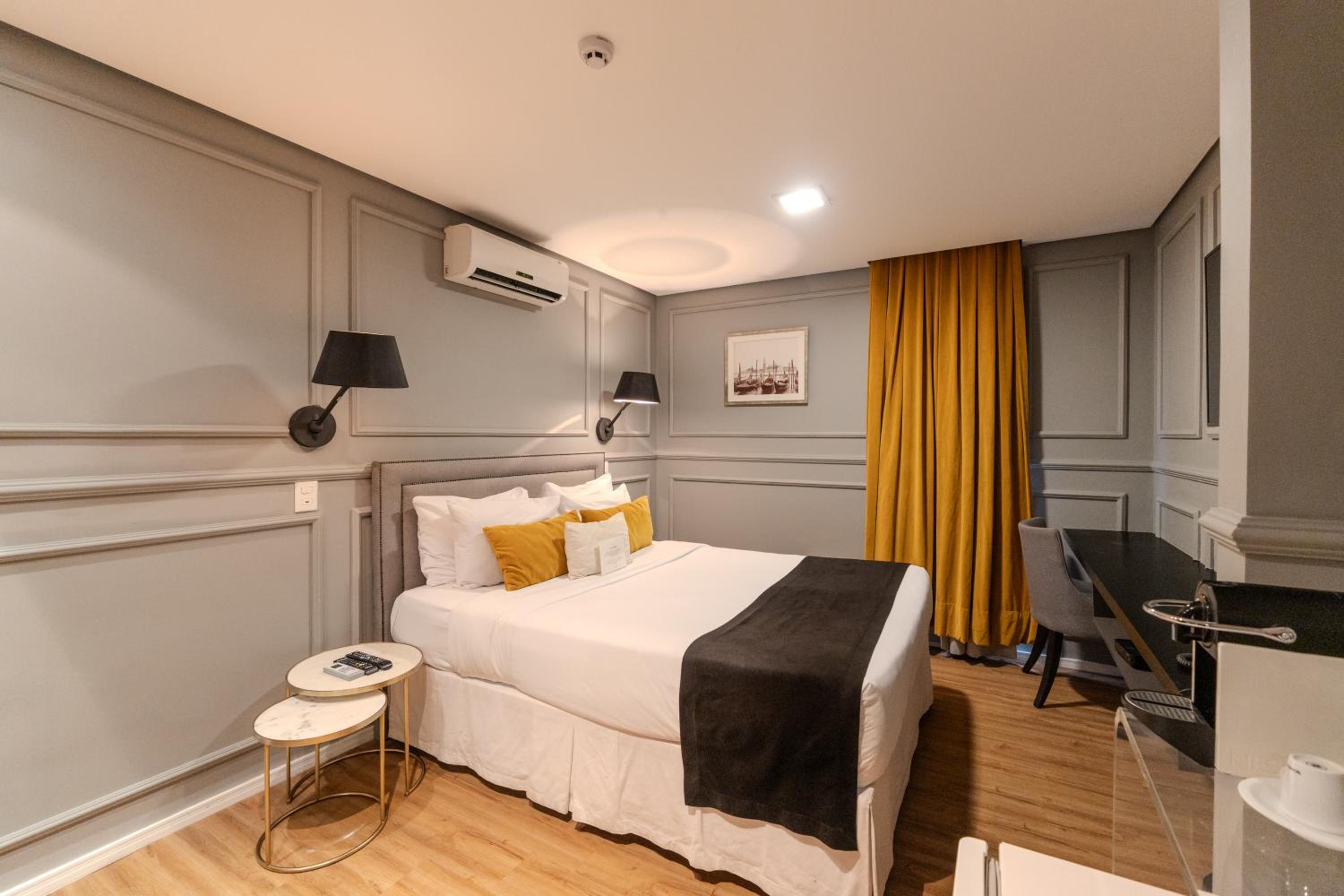 Premium Double Room thumbnail 5