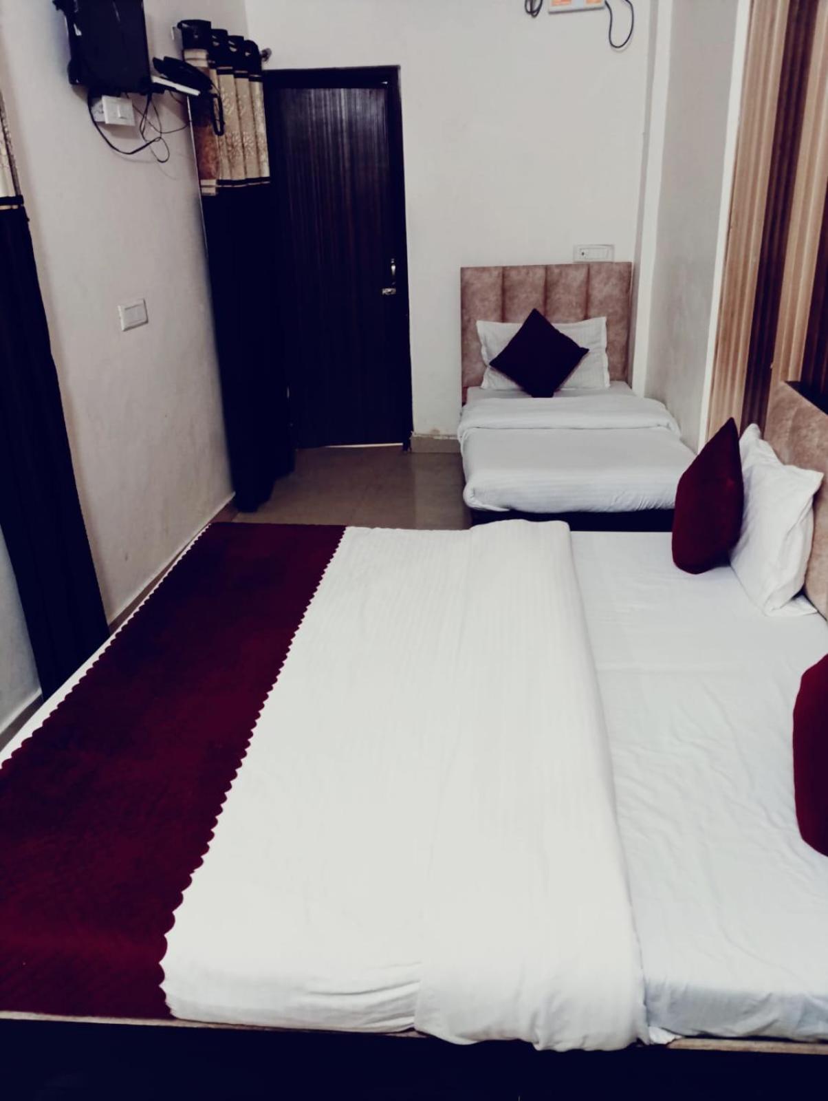 Economy Triple Room - Photo 5