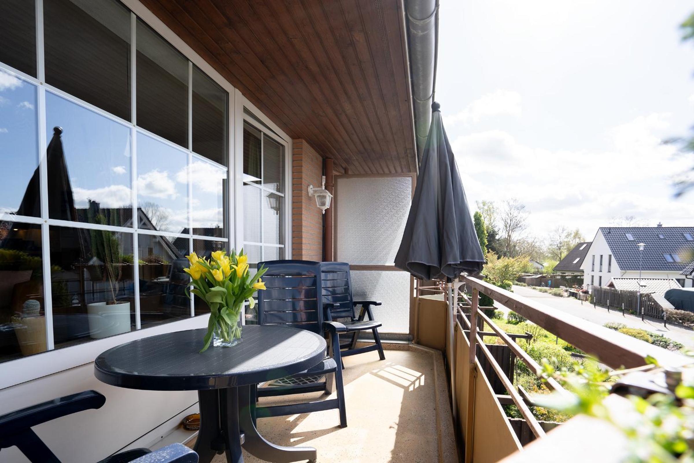 Apartment with Balcony photo 2