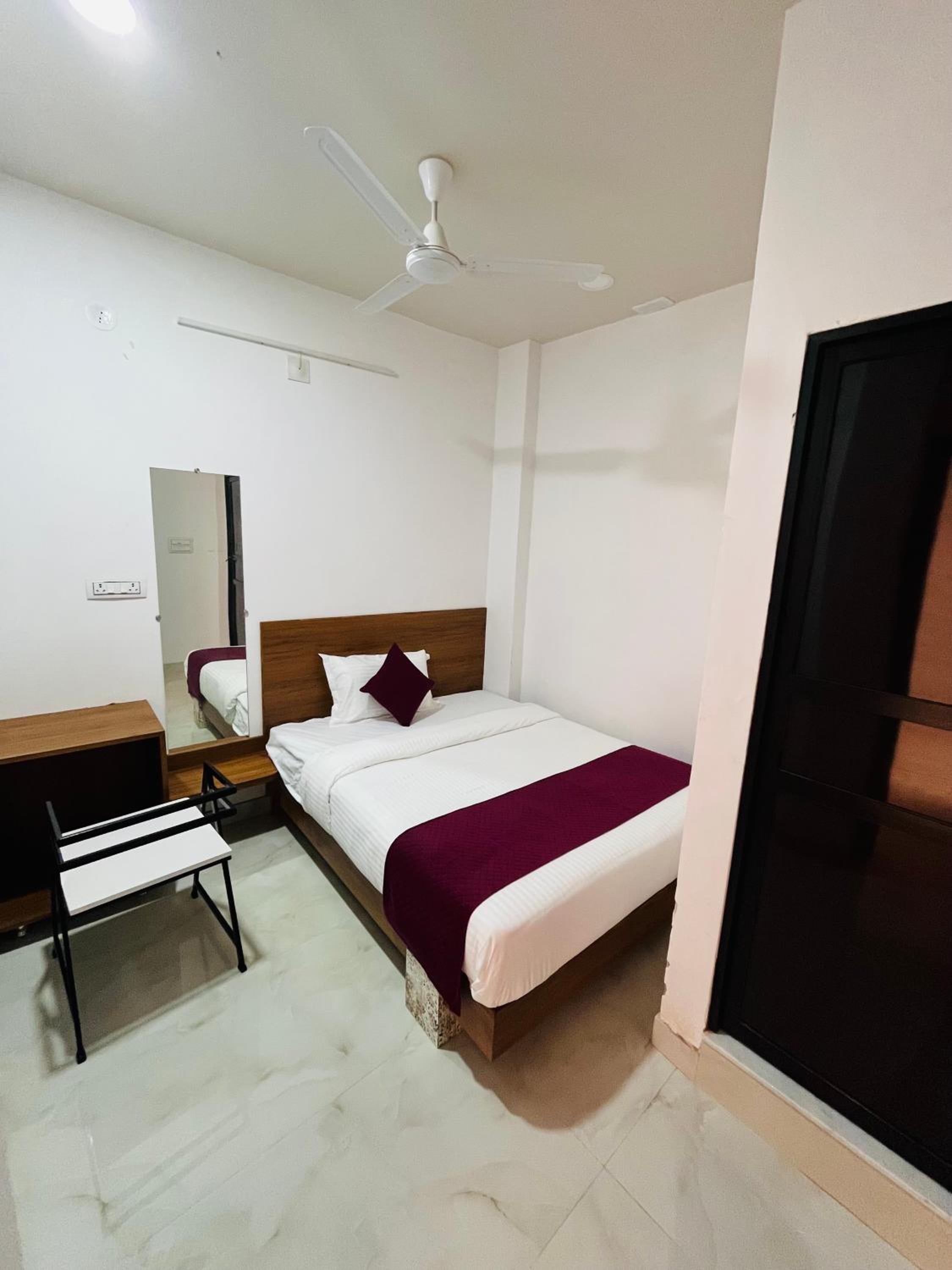 Standard Double Room With Fan photo 1