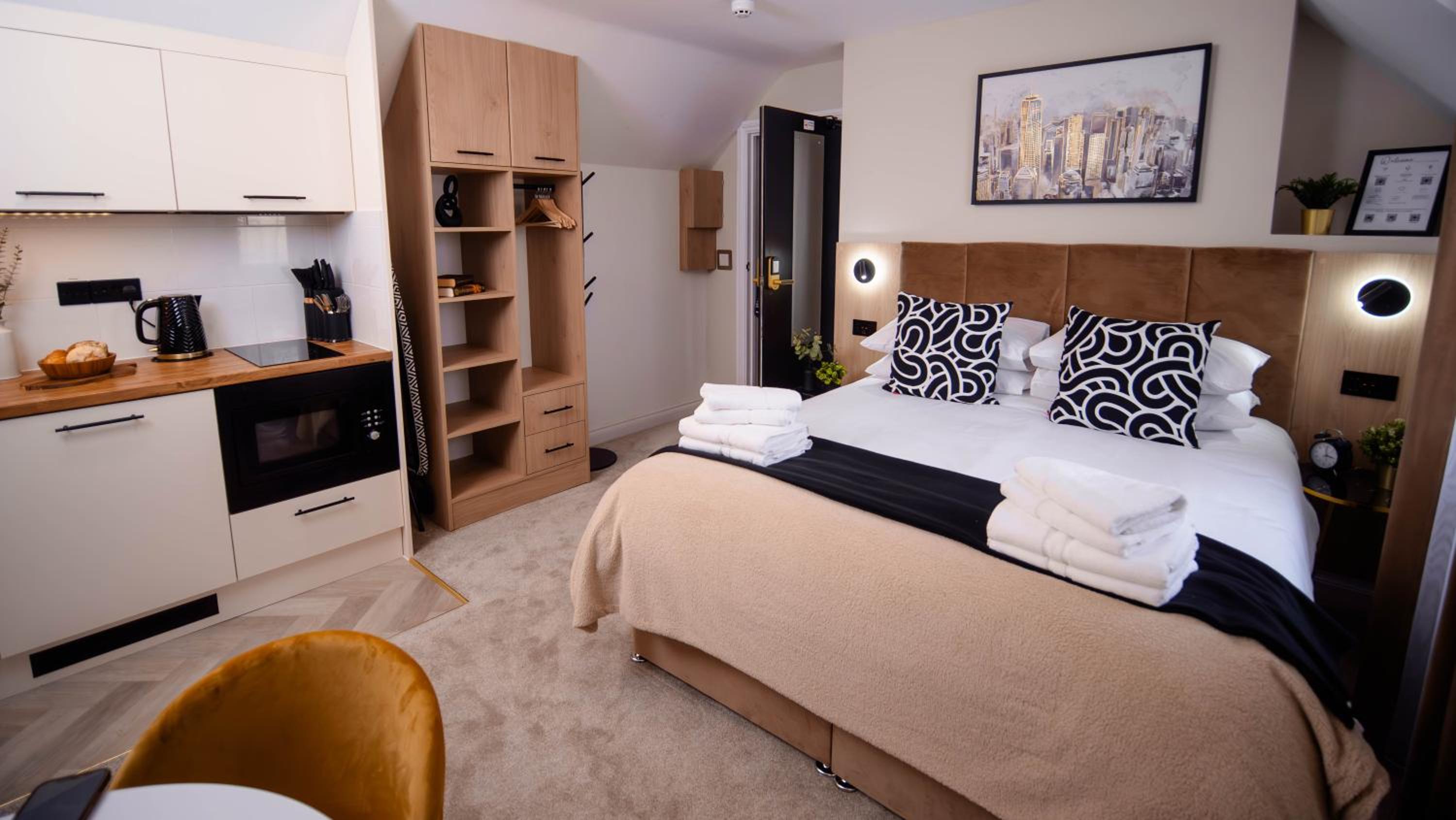 Deluxe One-Bedroom Apartment photo 1