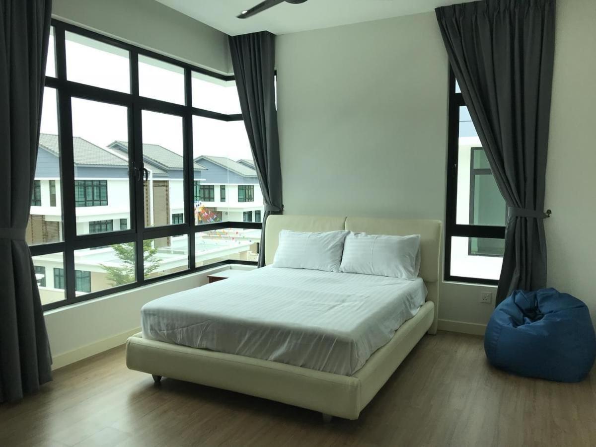 Villa photo 2