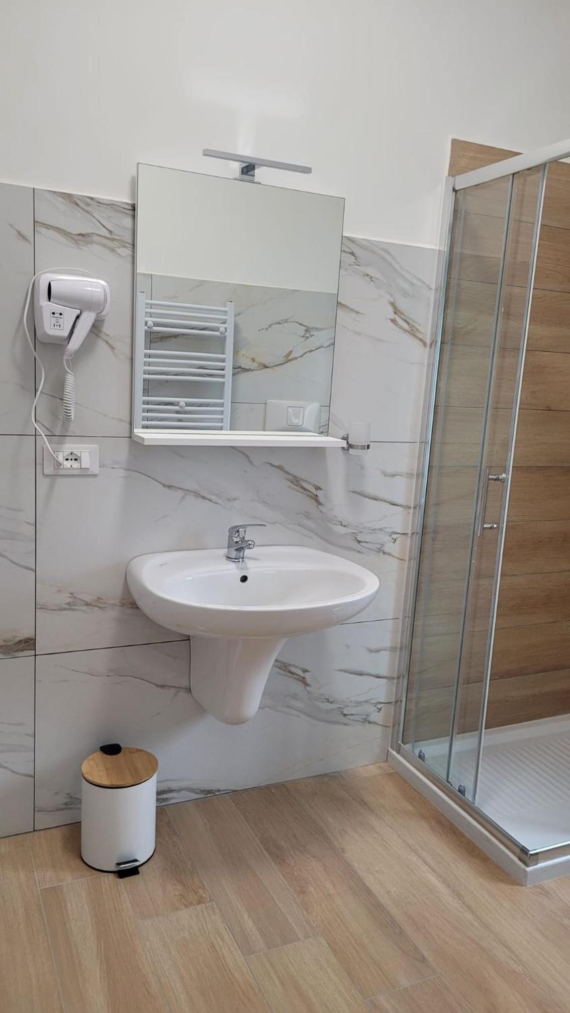 Deluxe Double or Twin Room photo 3