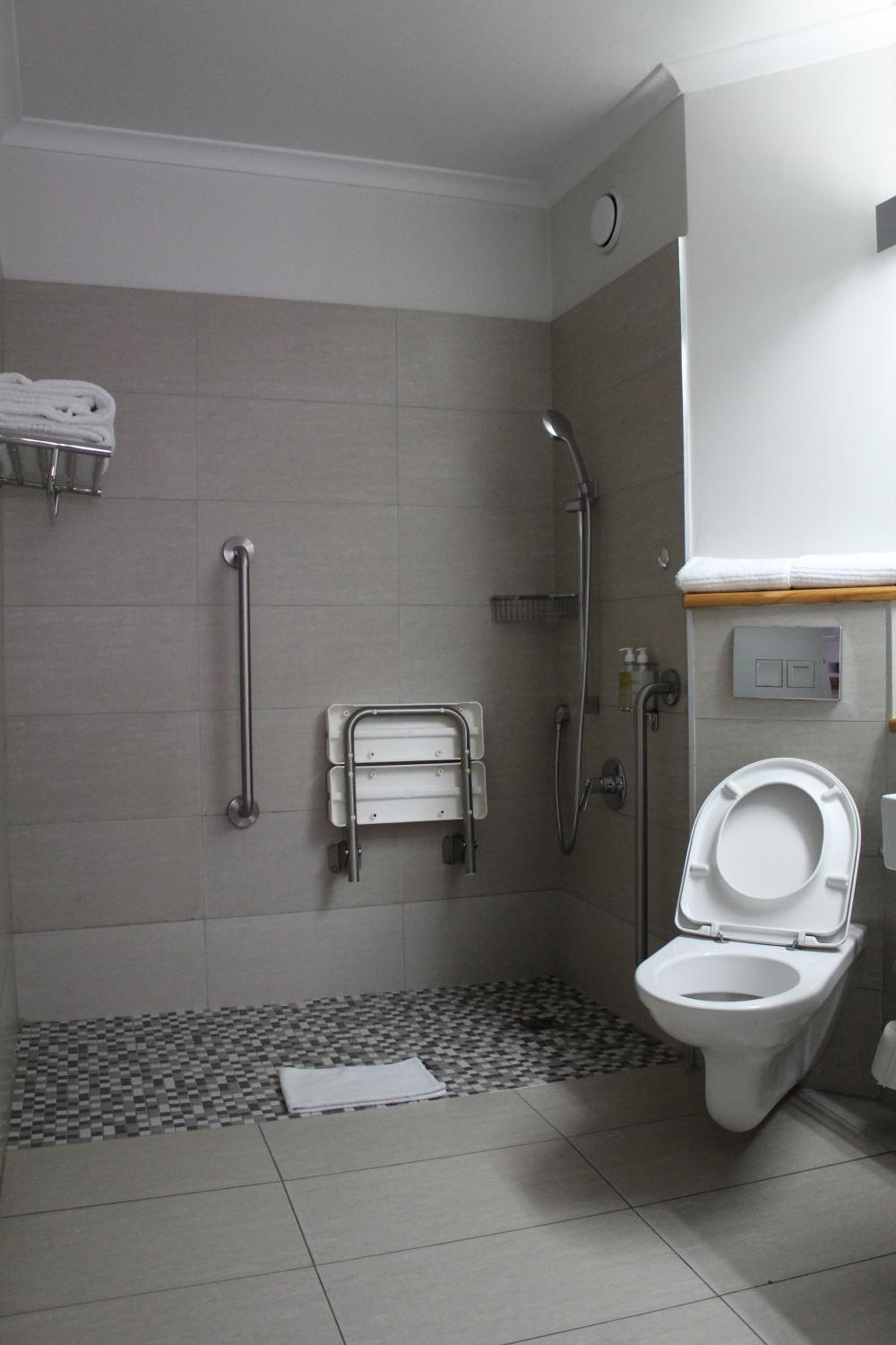 Double or Twin Room - Disability Access - Photo 3