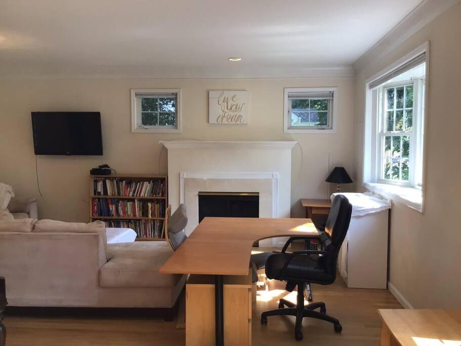 Three-Bedroom House photo 2