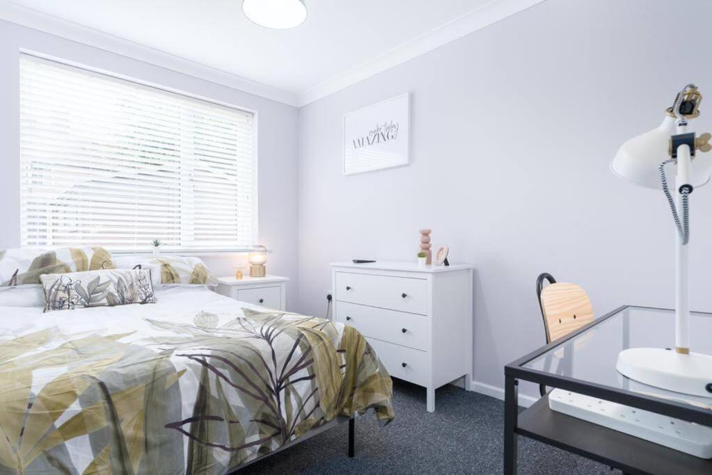 Six-Bedroom House photo 2