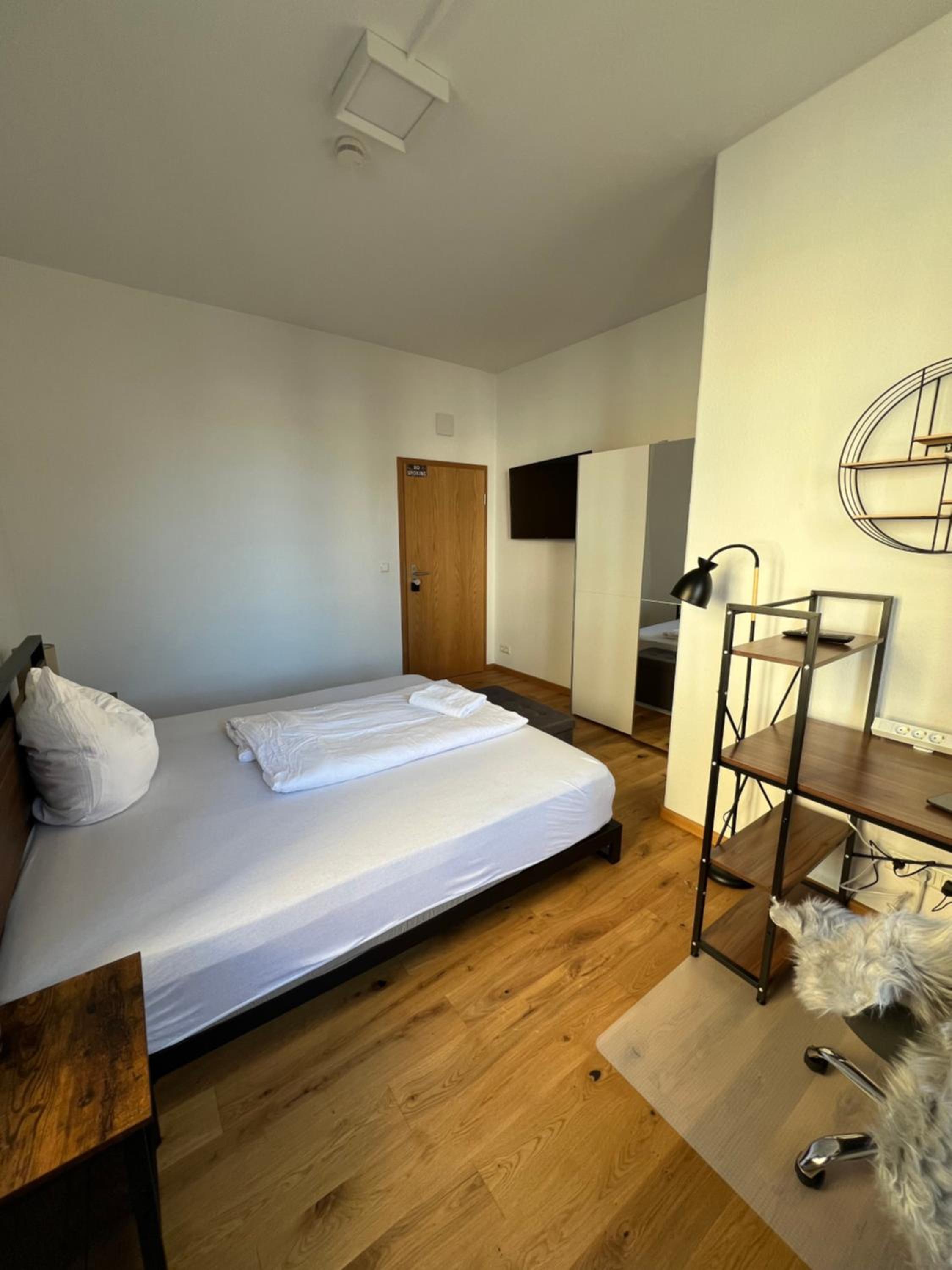 Double Room with Shared Bathroom photo 2