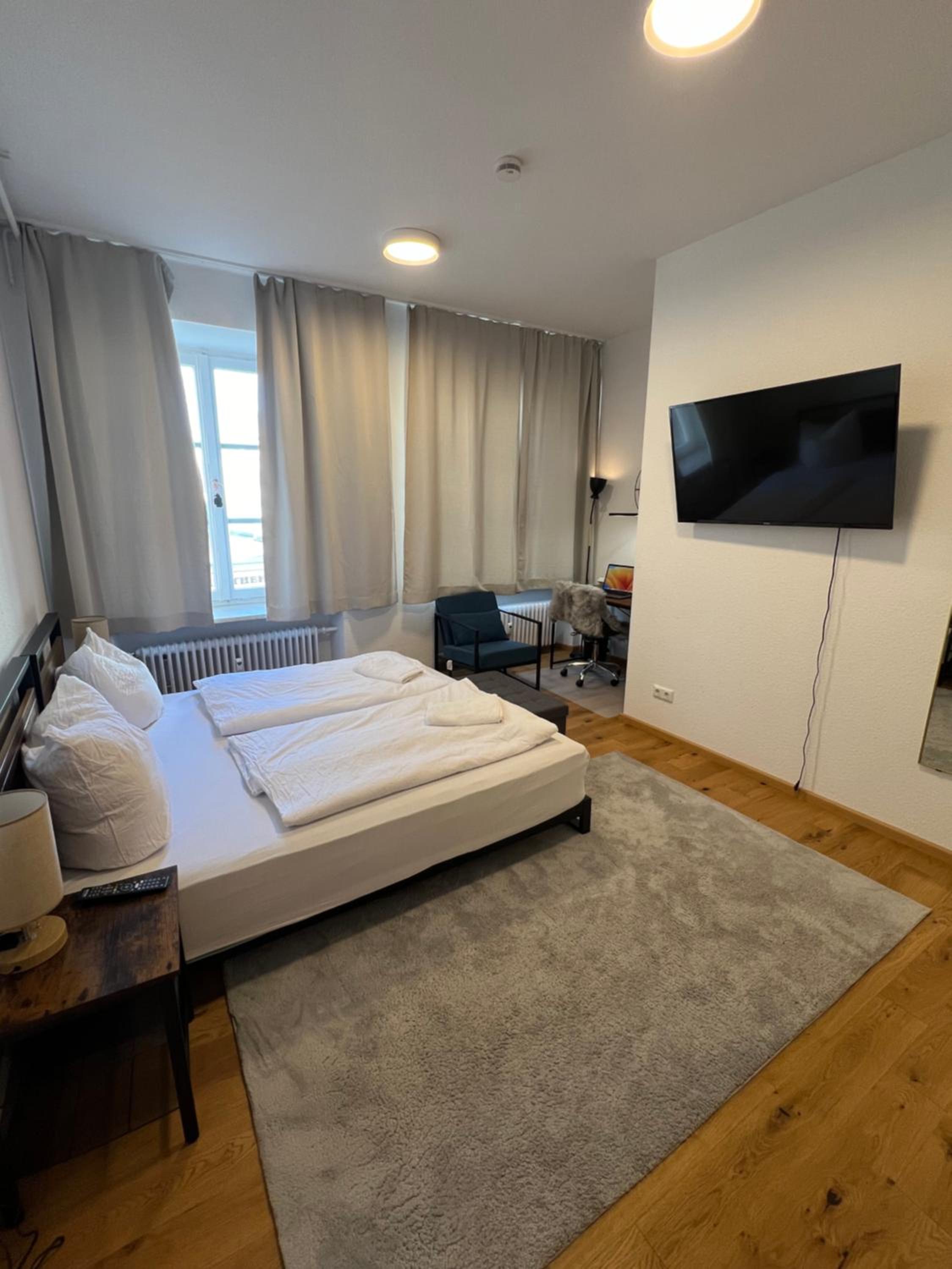 Double Room with Shared Bathroom photo 1