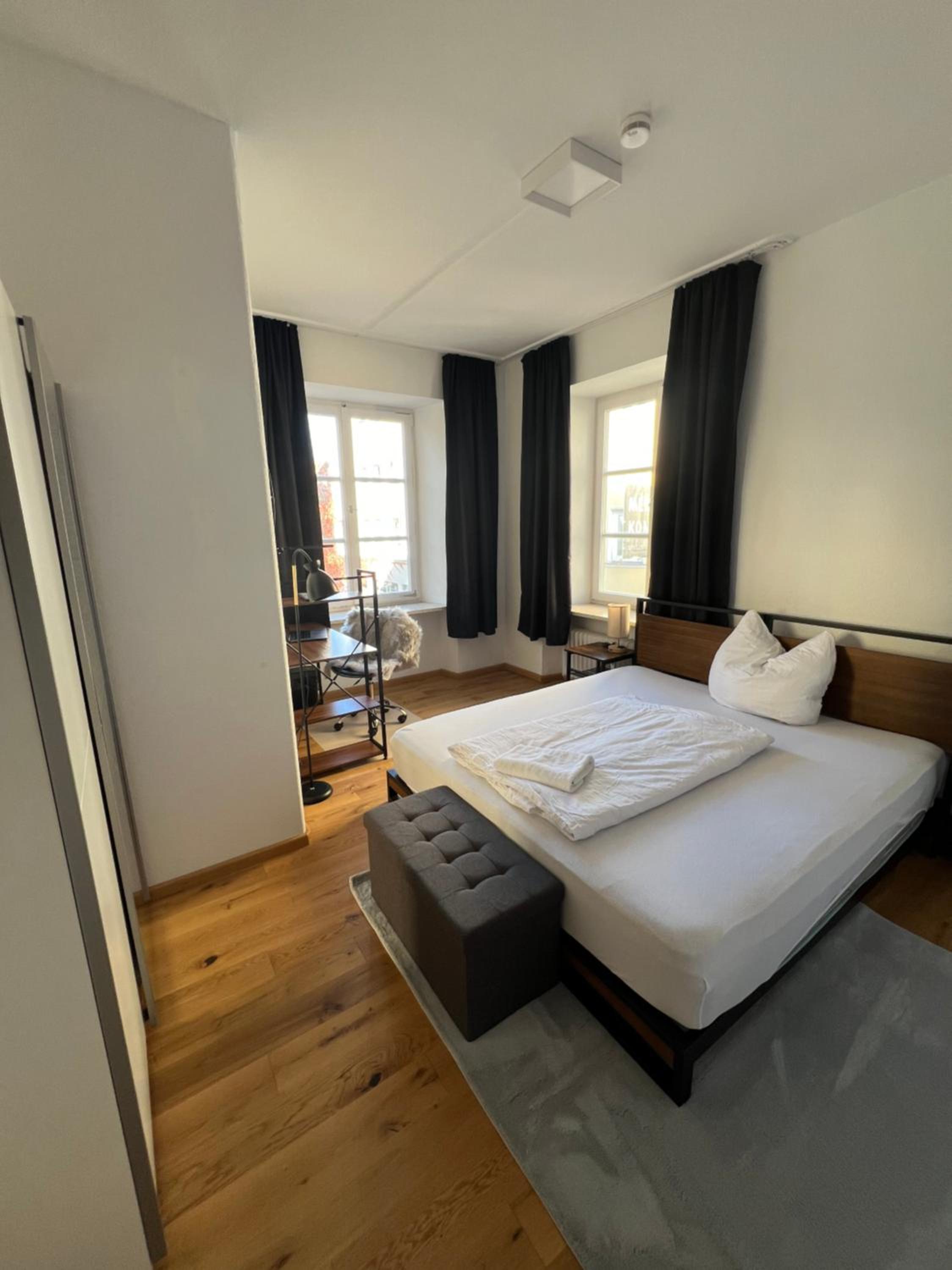 Double Room with Shared Bathroom photo 2