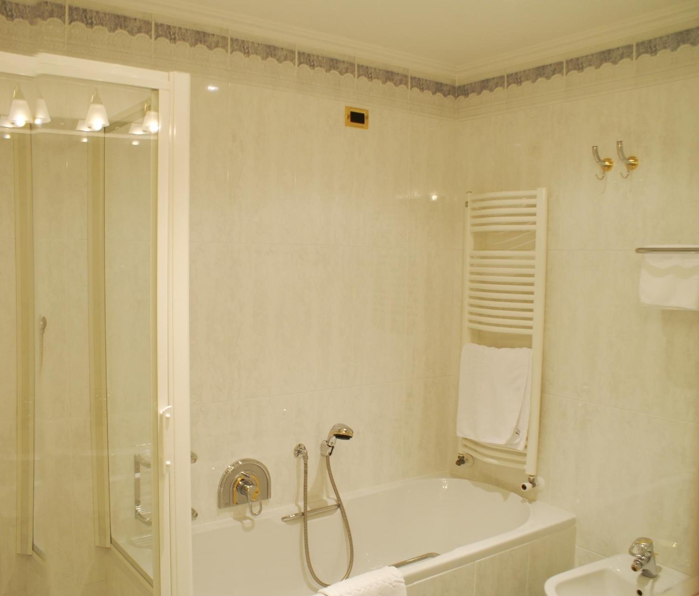 Comfort Double Room with Balcony - Photo 2