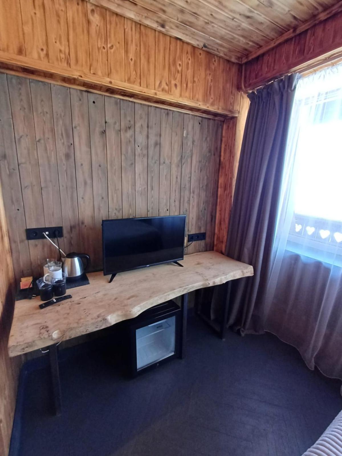 Family Room with Balcony photo 2