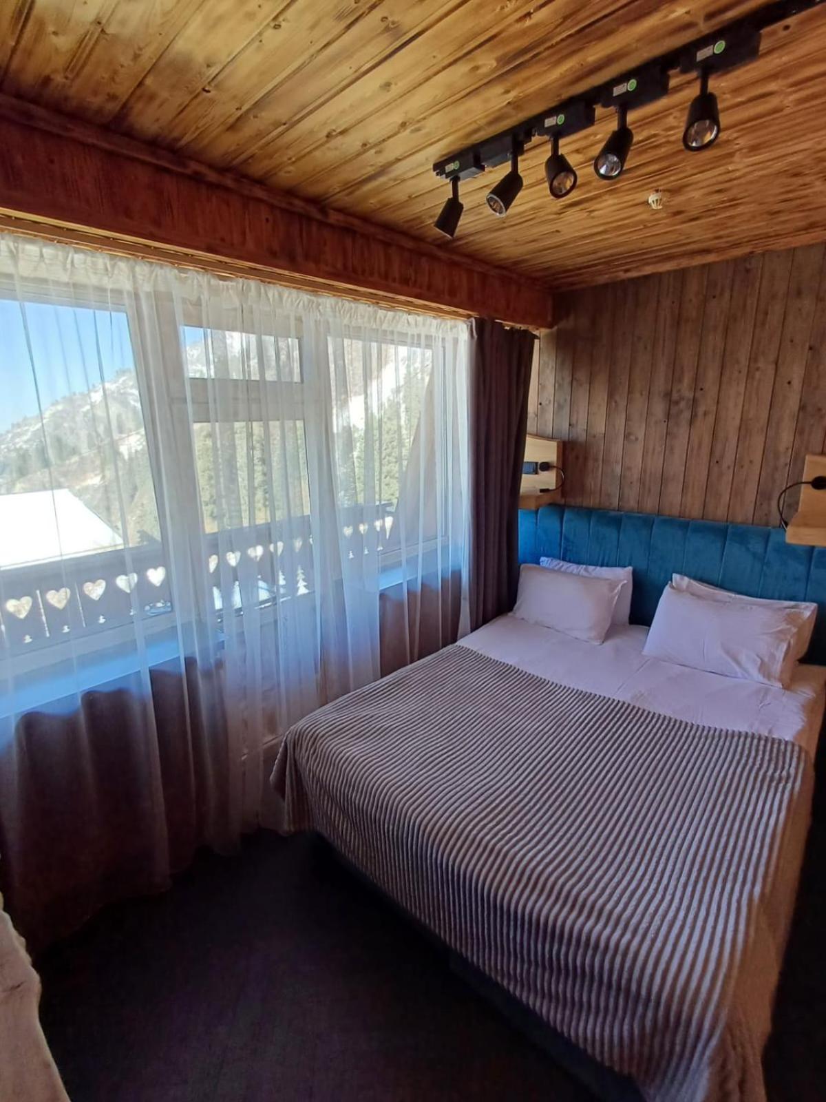 Family Room with Balcony photo 3