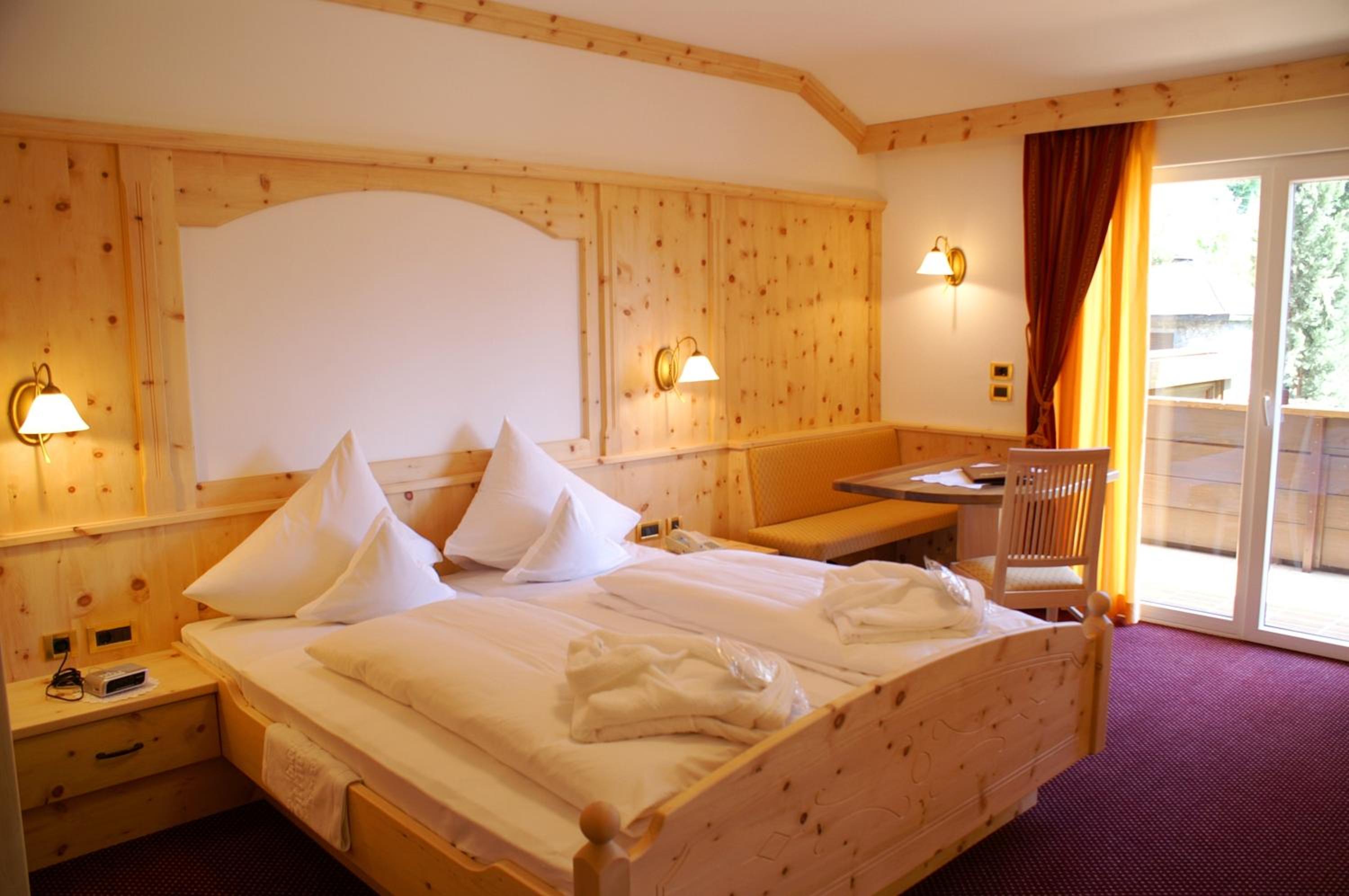 Junior Suite with Balcony - Photo 1