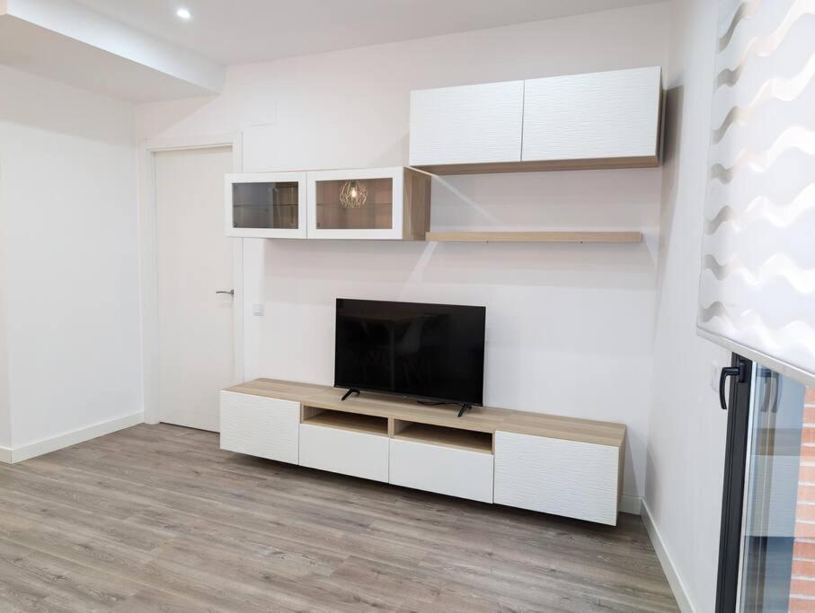 Apartamento de tres habitaciones con balcón