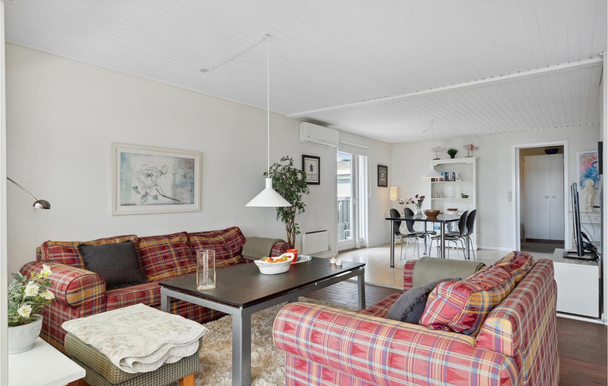 Three-Bedroom Vacation Home  photo 2