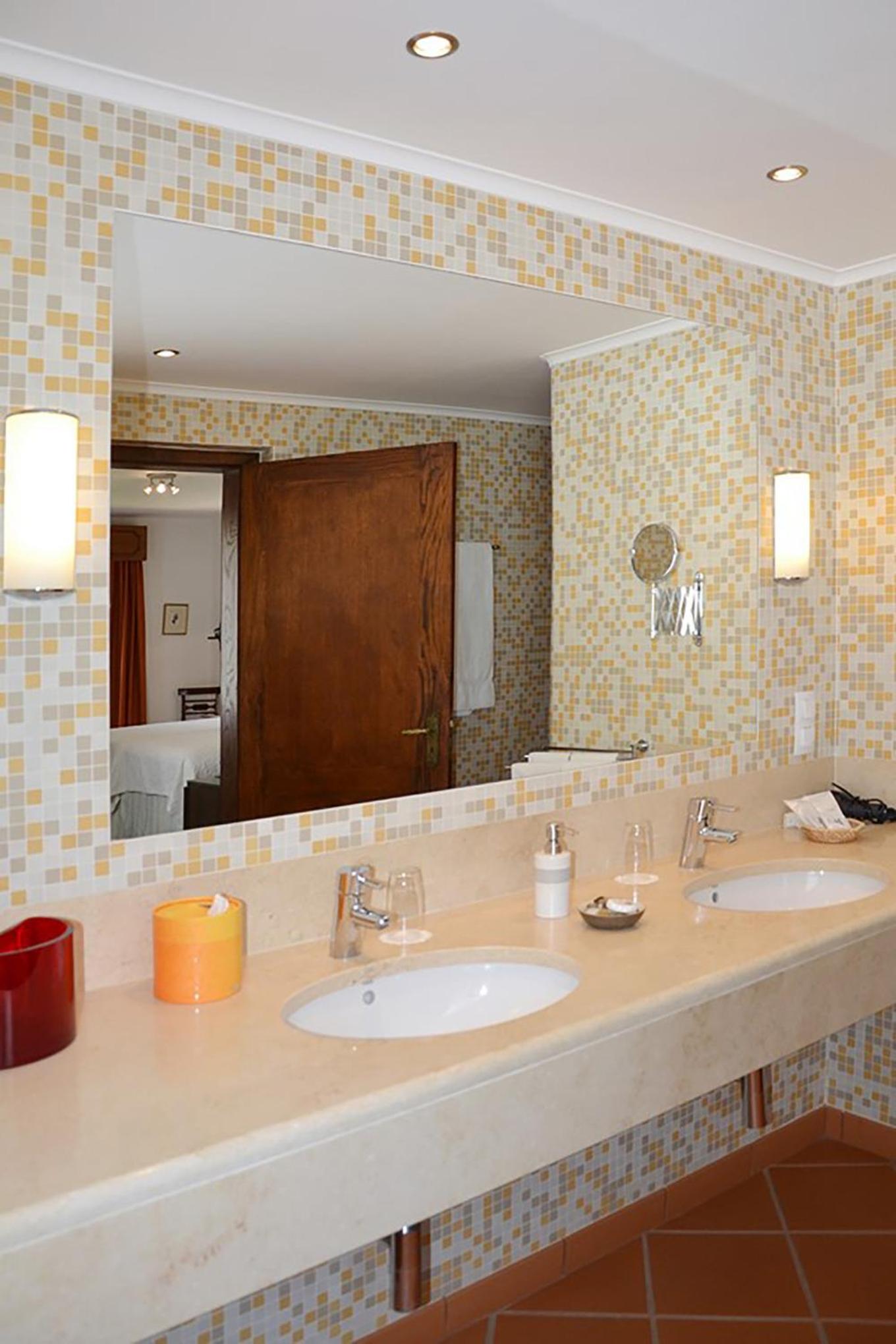 Double Room with Private Bathroom photo 3