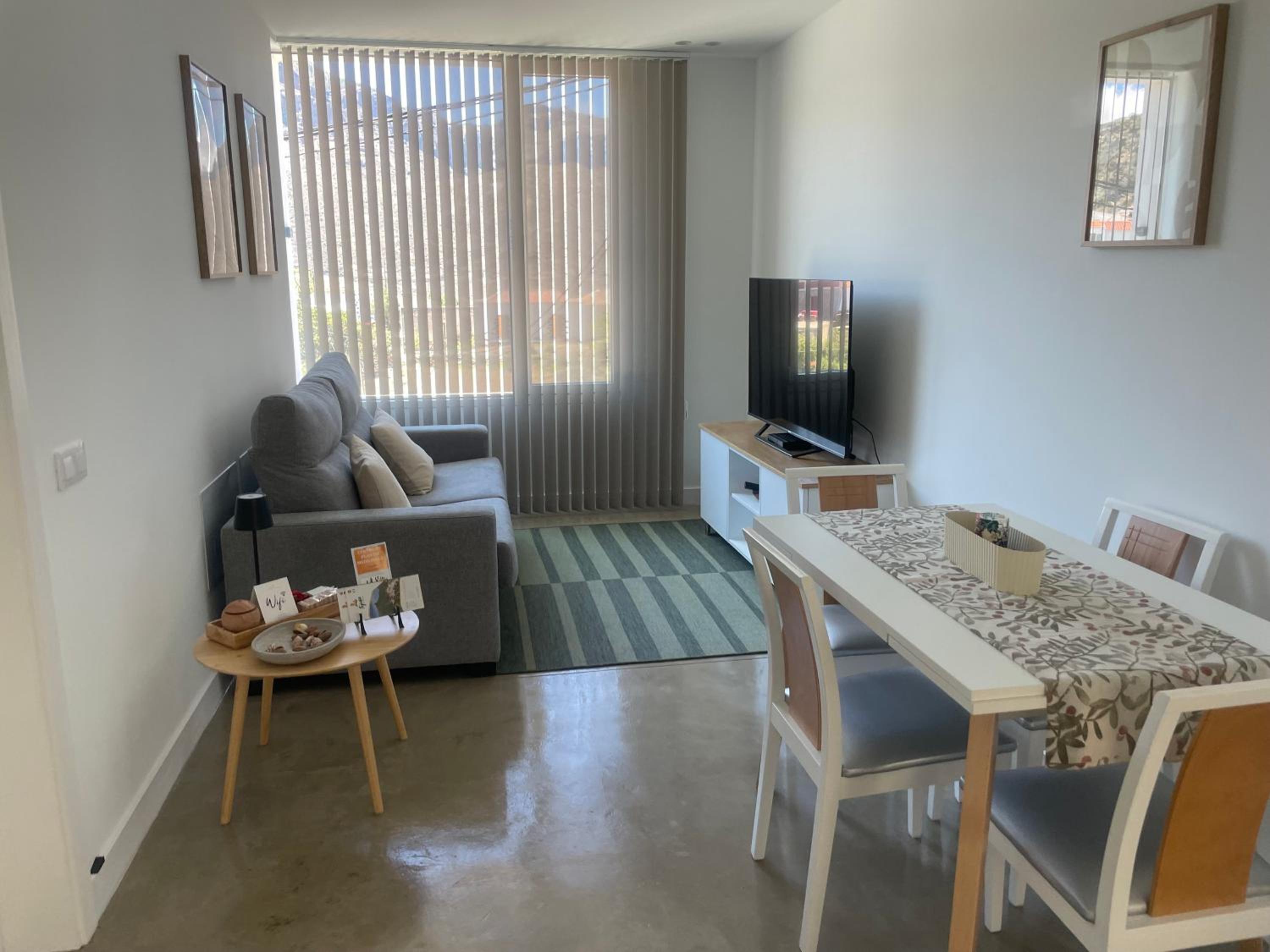 One-Bedroom Apartment photo 1