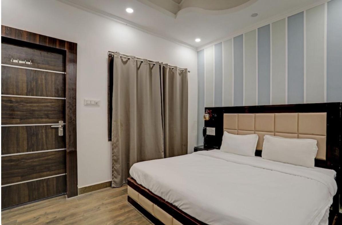 Standard Double Room With Fan photo 3