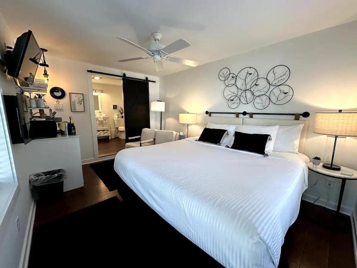 Deluxe King Room photo 1