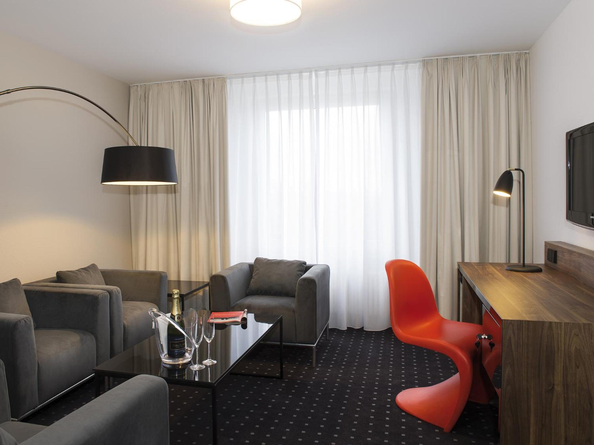 Suite - Photo 3