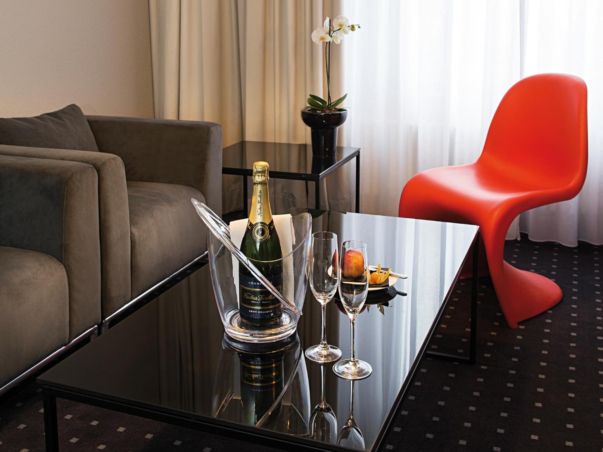 Suite - Photo 4