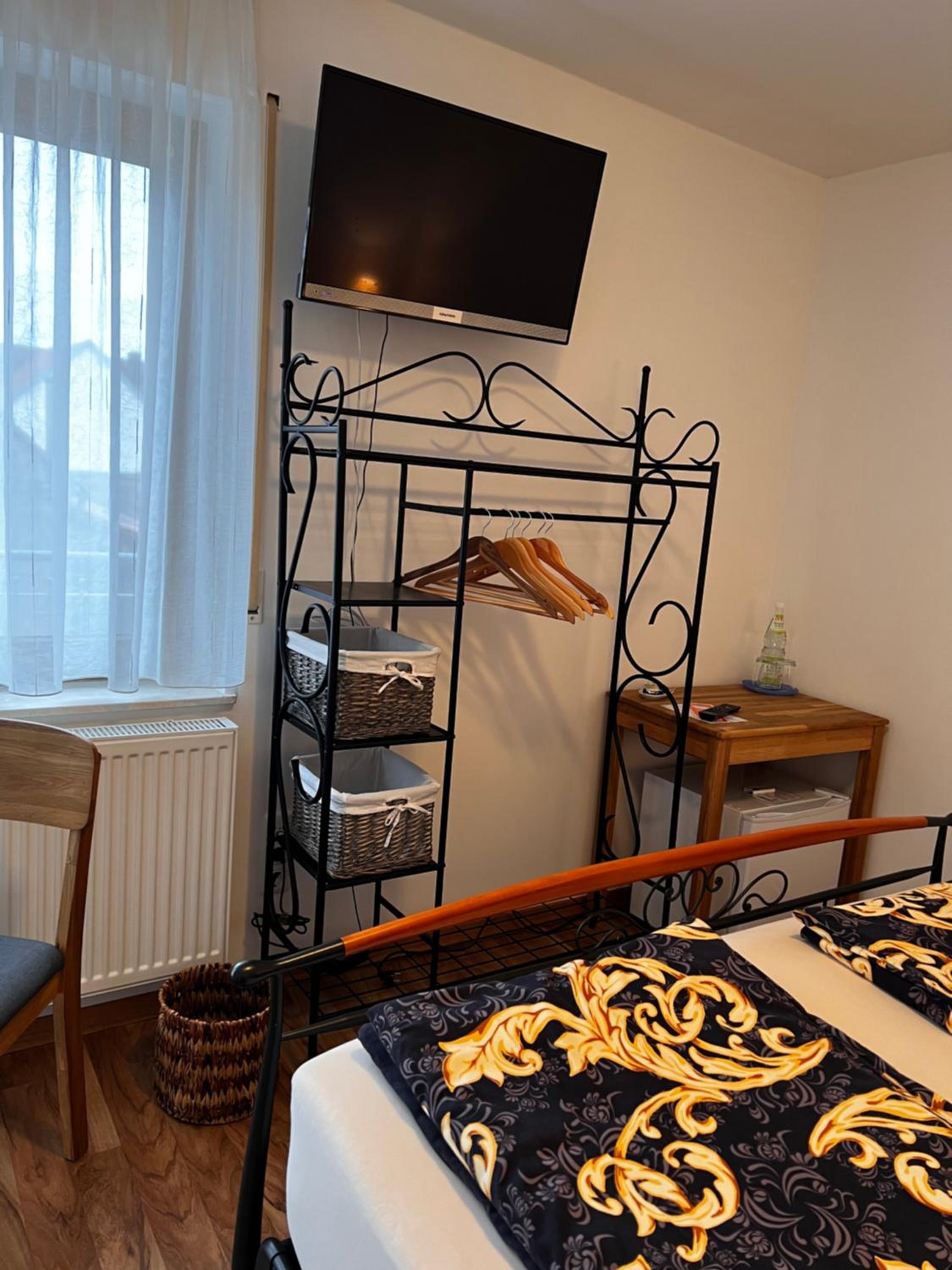 Double Room with Balcony - Photo 5