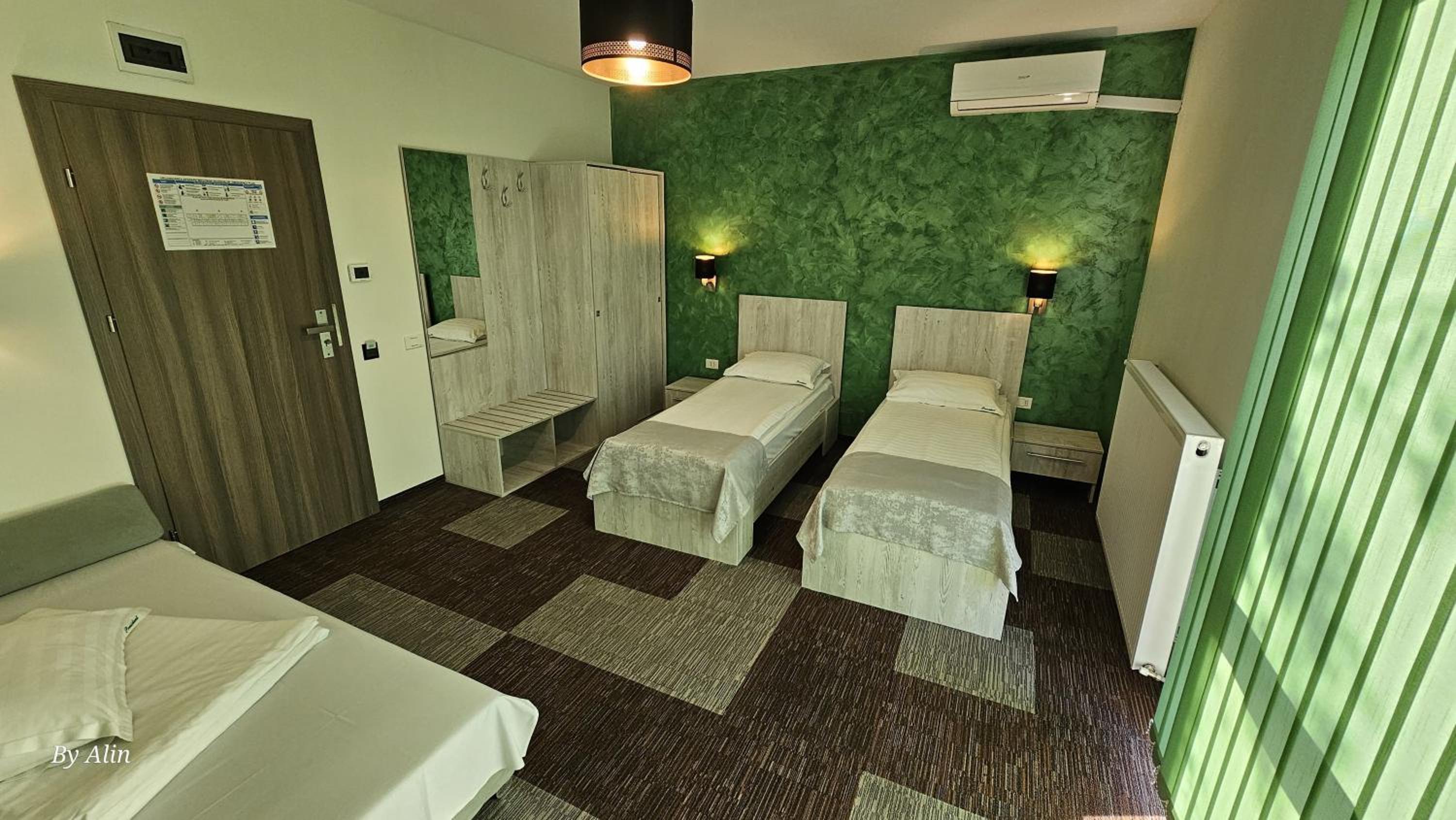Standard Twin Room photo 3