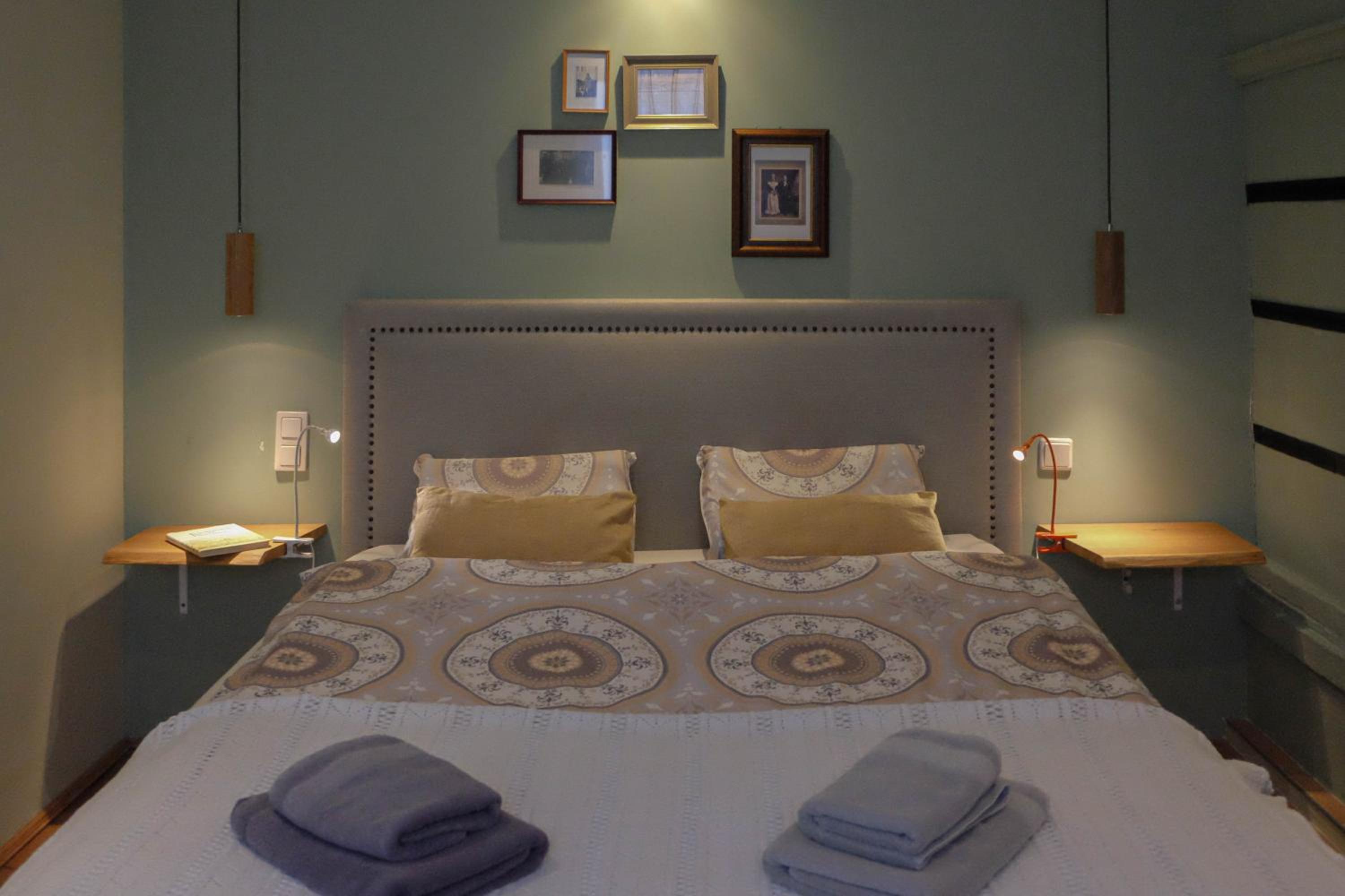 Three-Bedroom Apartment with Terrace - Photo 9
