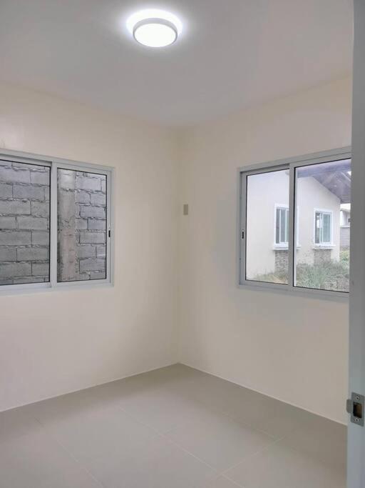 One-Bedroom House photo 1