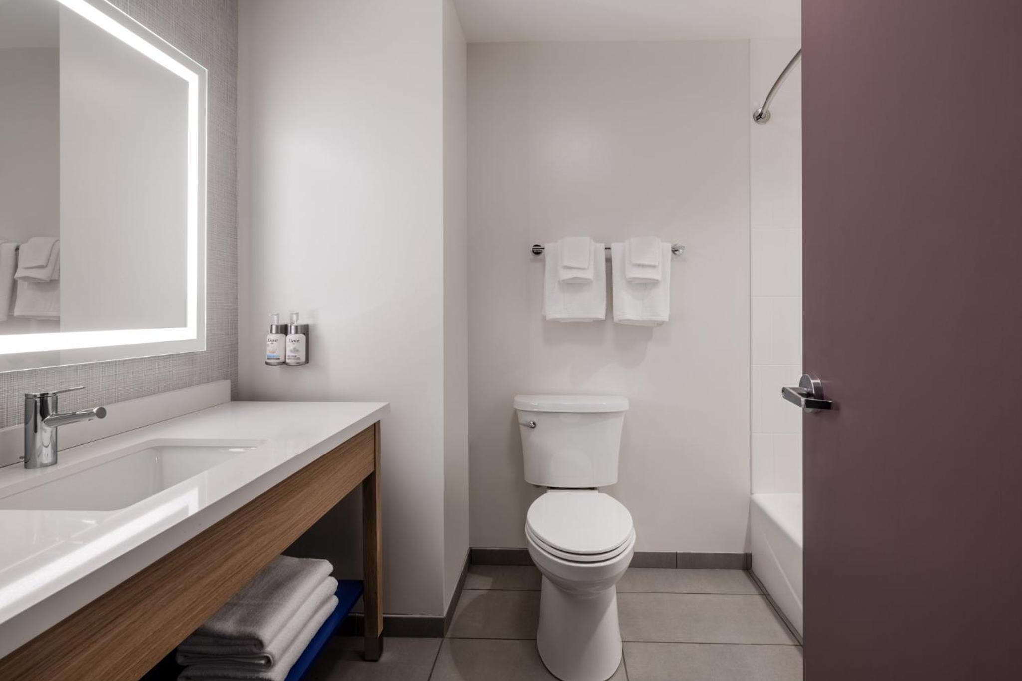 King Room - Mobility Access/Hearing Accessible - Photo 2