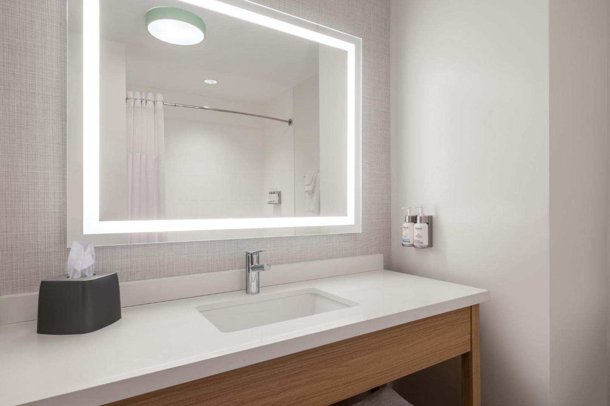 King Room - Mobility Access/Hearing Accessible - Photo 1