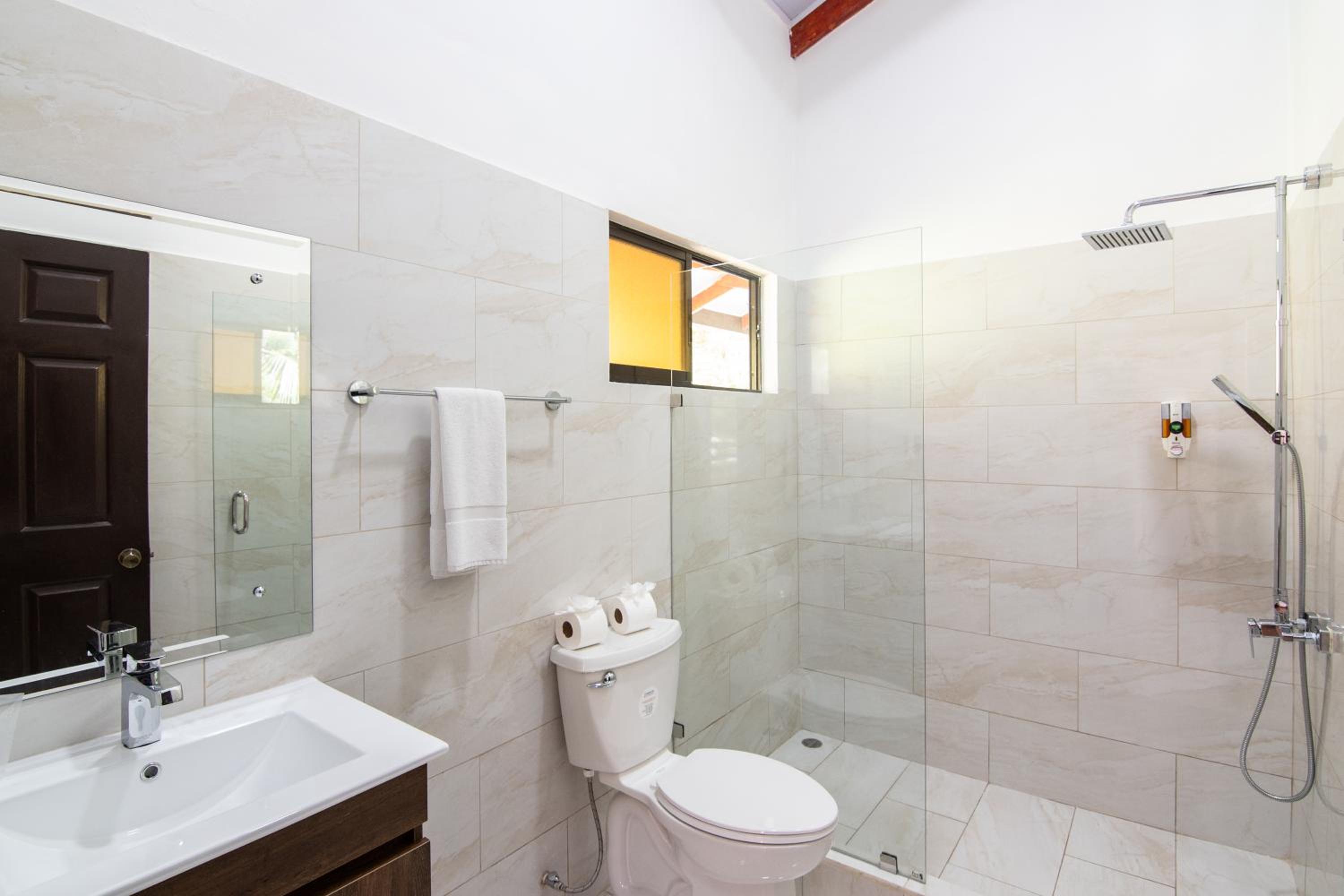 Standard Double Room with Two Double Beds - Photo 4