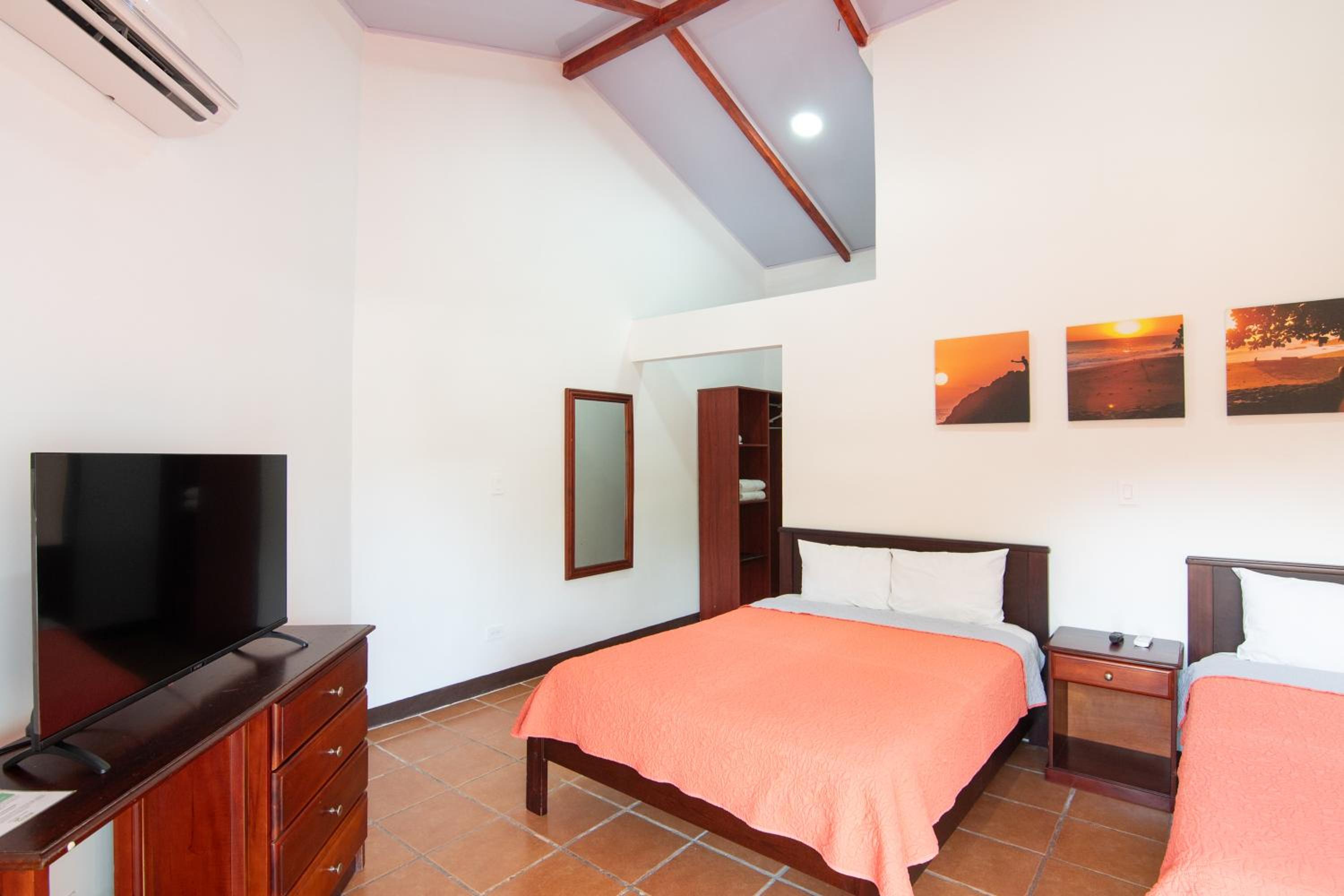 Standard Double Room with Two Double Beds - Photo 7
