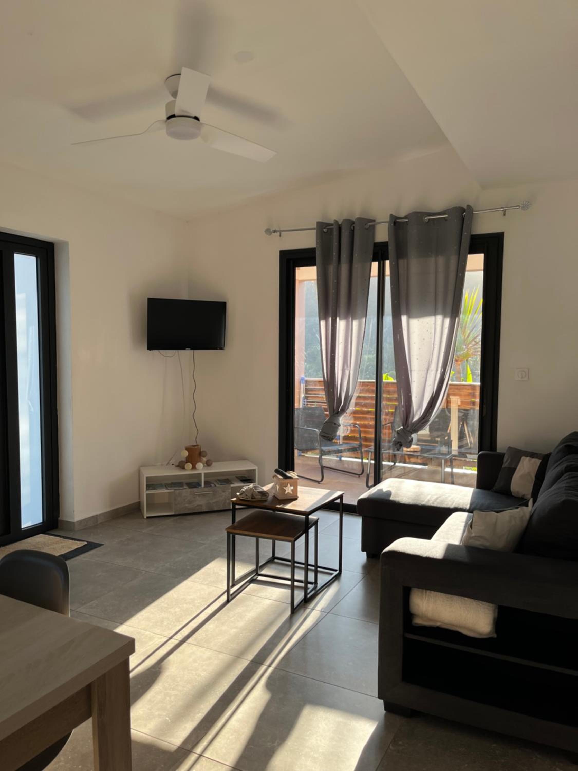 Three-Bedroom Apartment photo 1