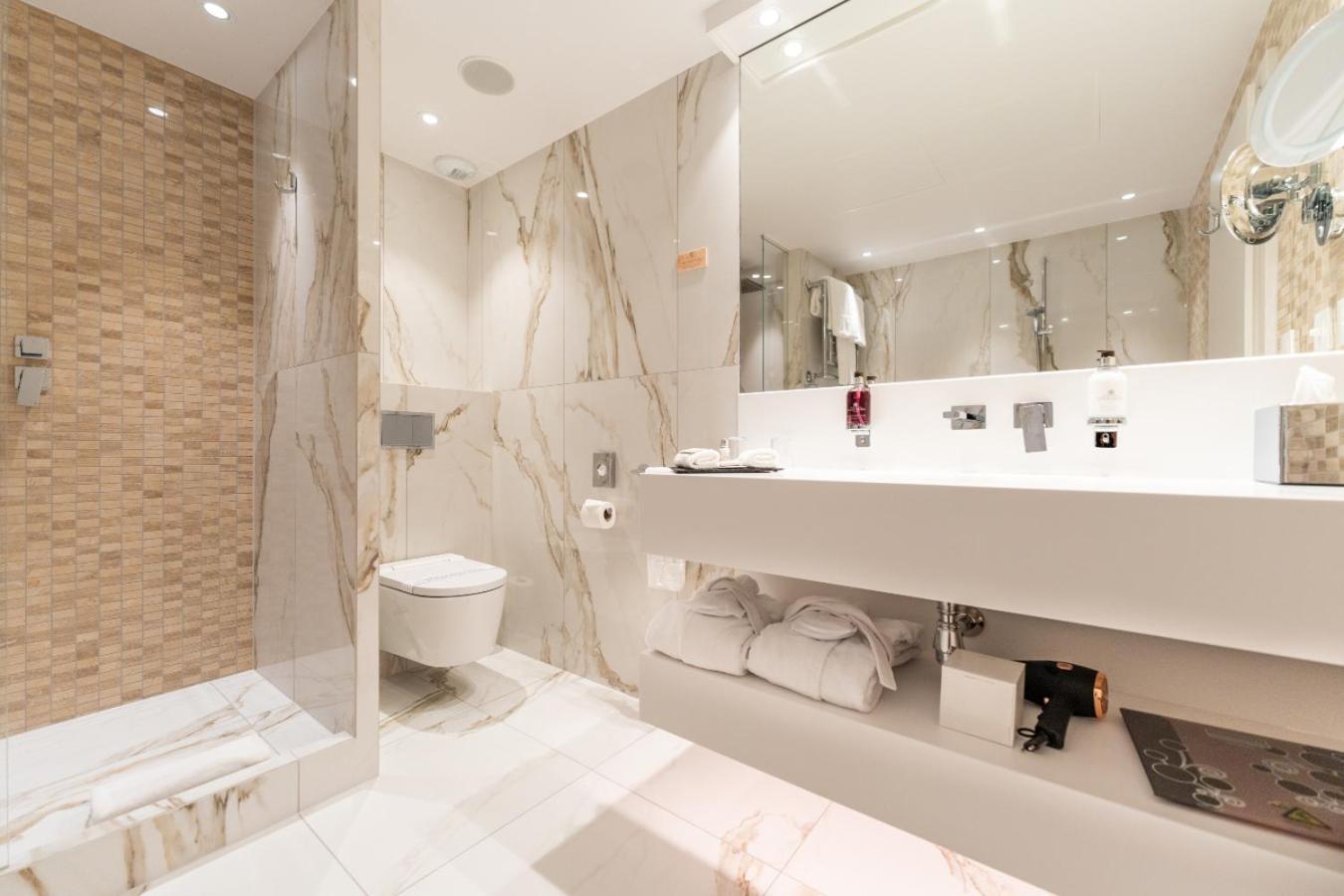 Unique! Renovated Junior Suite 40m2 thumbnail 6