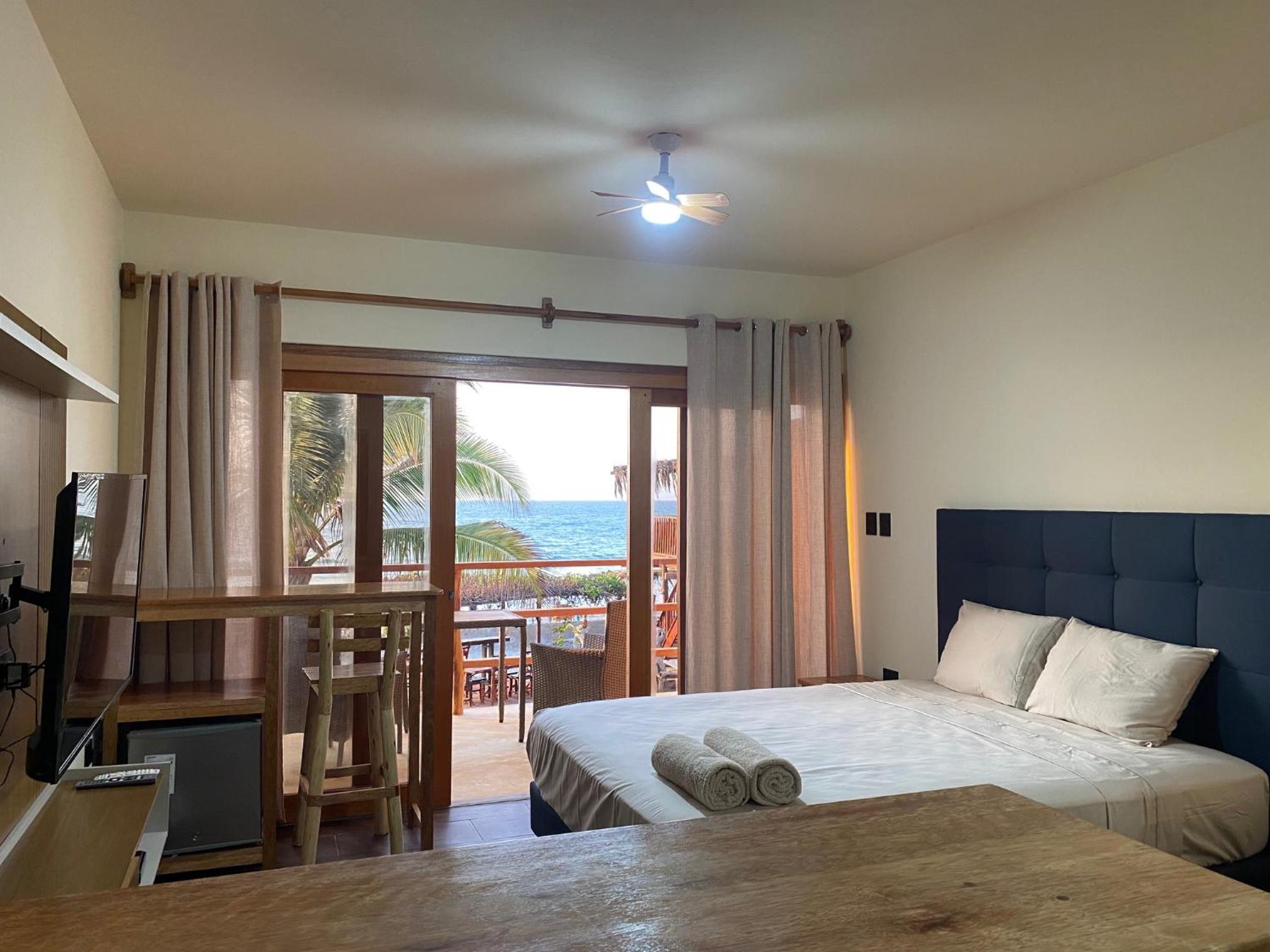 Superior Deluxe Double Room with Balcony and Sea View photo 1