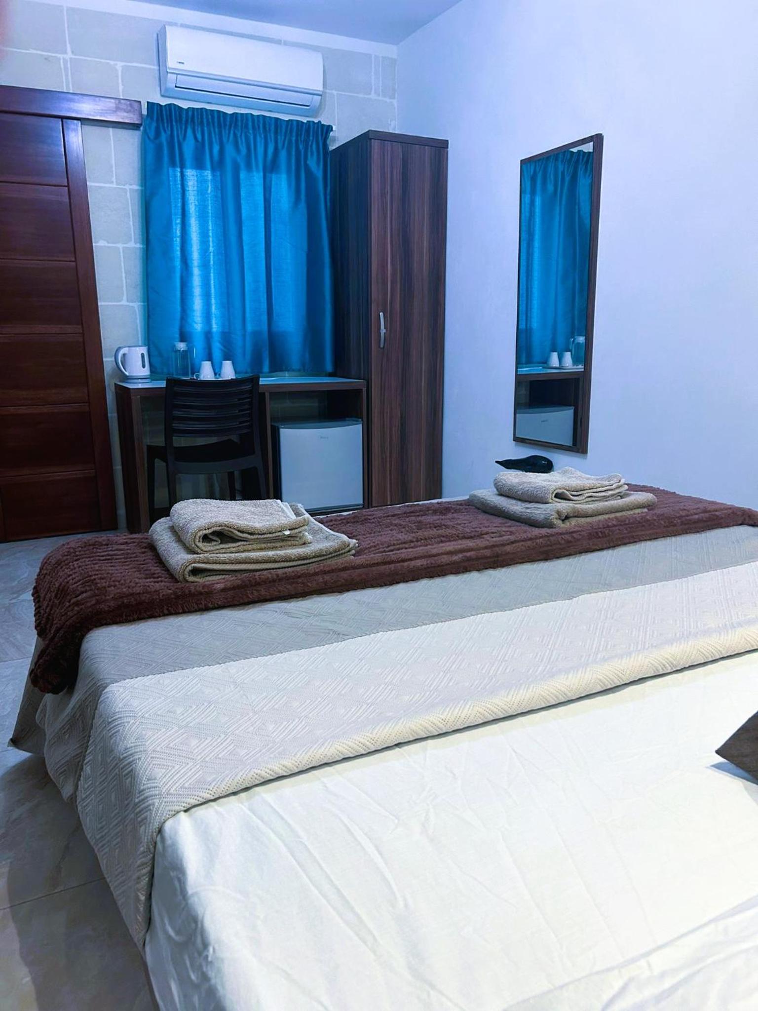 Double Room - Photo 2