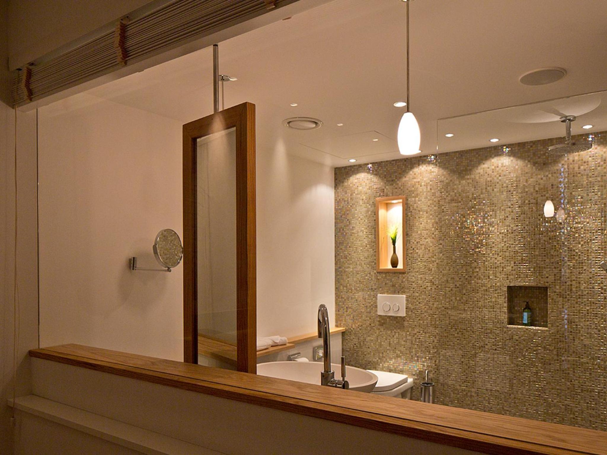 Double Room with City View - Photo 4